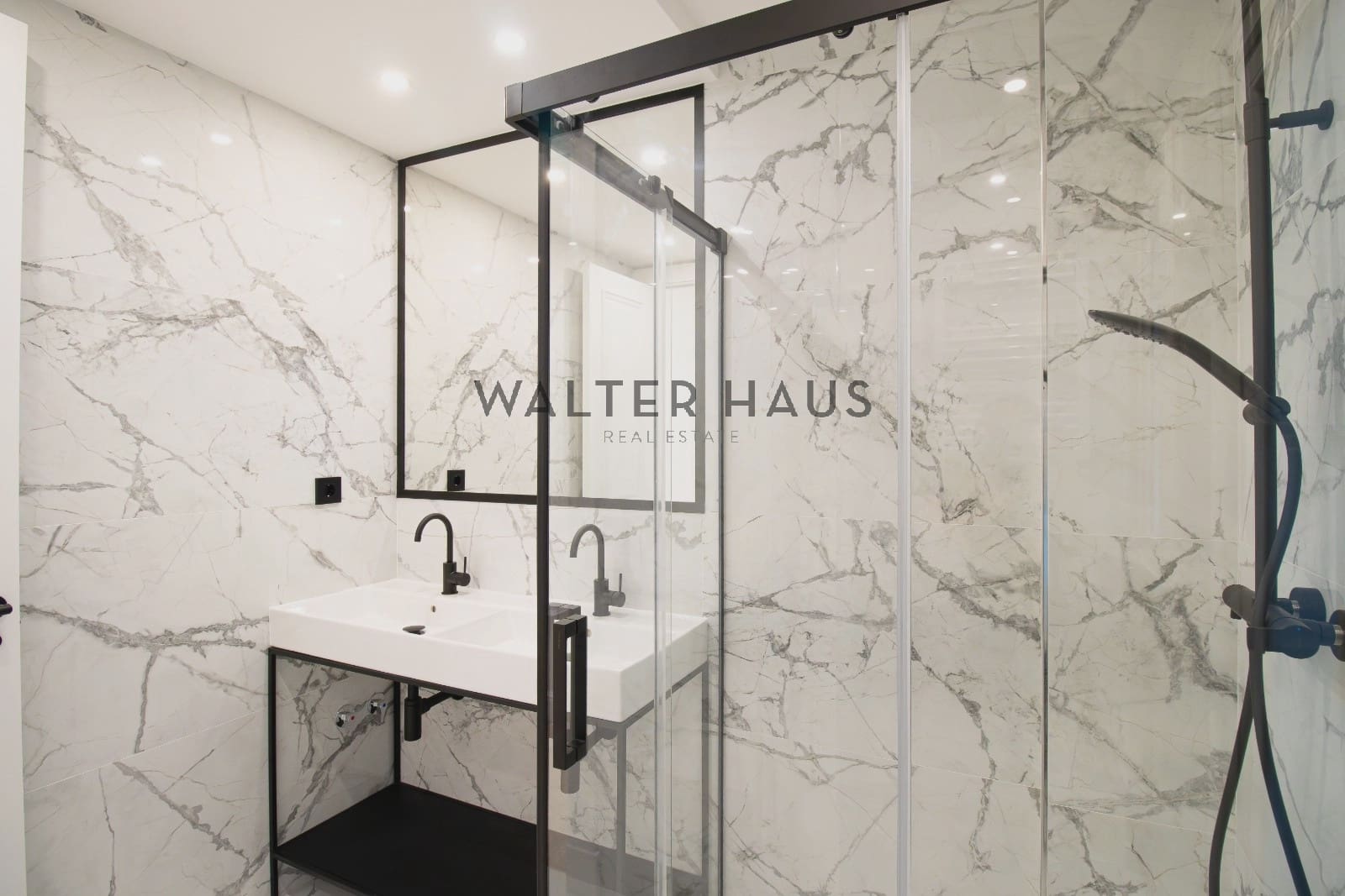 2 soveværelse Lejlighed til salg i Madrid by - € 1.790.000 (Ref: 9129348)