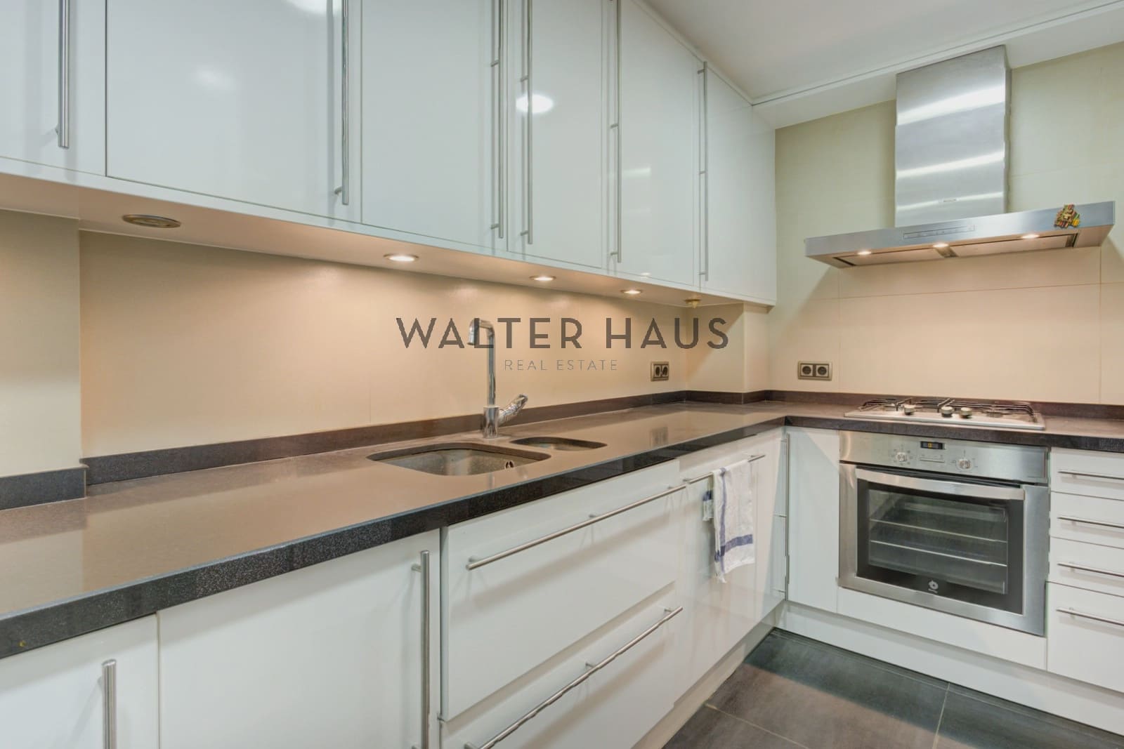 4 soveværelse Lejlighed til salg i Barcelona by - € 960.000 (Ref: 9135170)