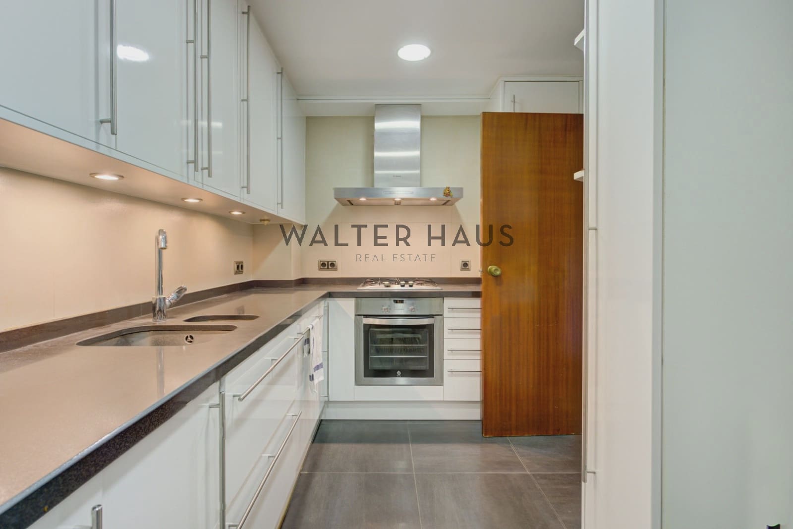 4 soveværelse Lejlighed til salg i Barcelona by - € 960.000 (Ref: 9135170)