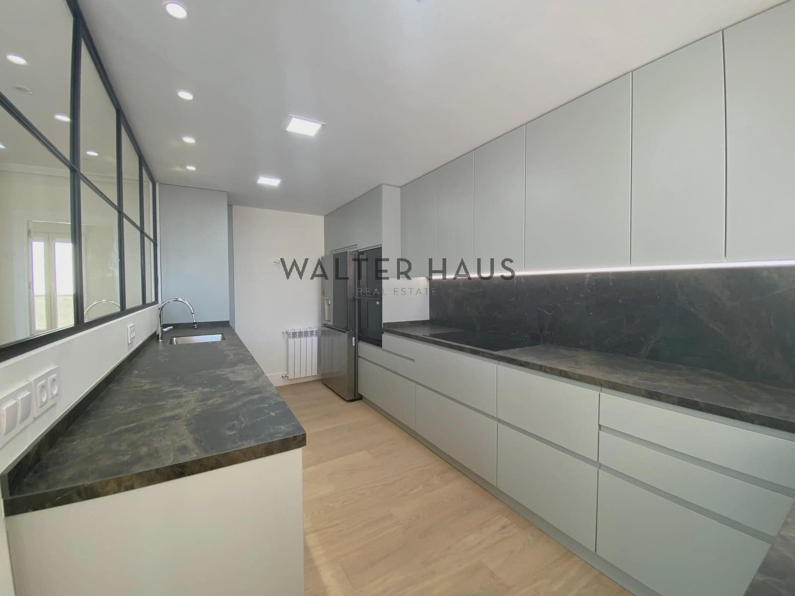 2 slaapkamer Penthouse te huur in Madrid stad - € 6.000 (Ref: 9136432)