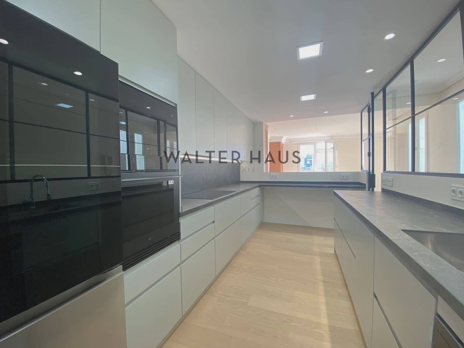 2 slaapkamer Penthouse te huur in Madrid stad - € 6.000 (Ref: 9136432)