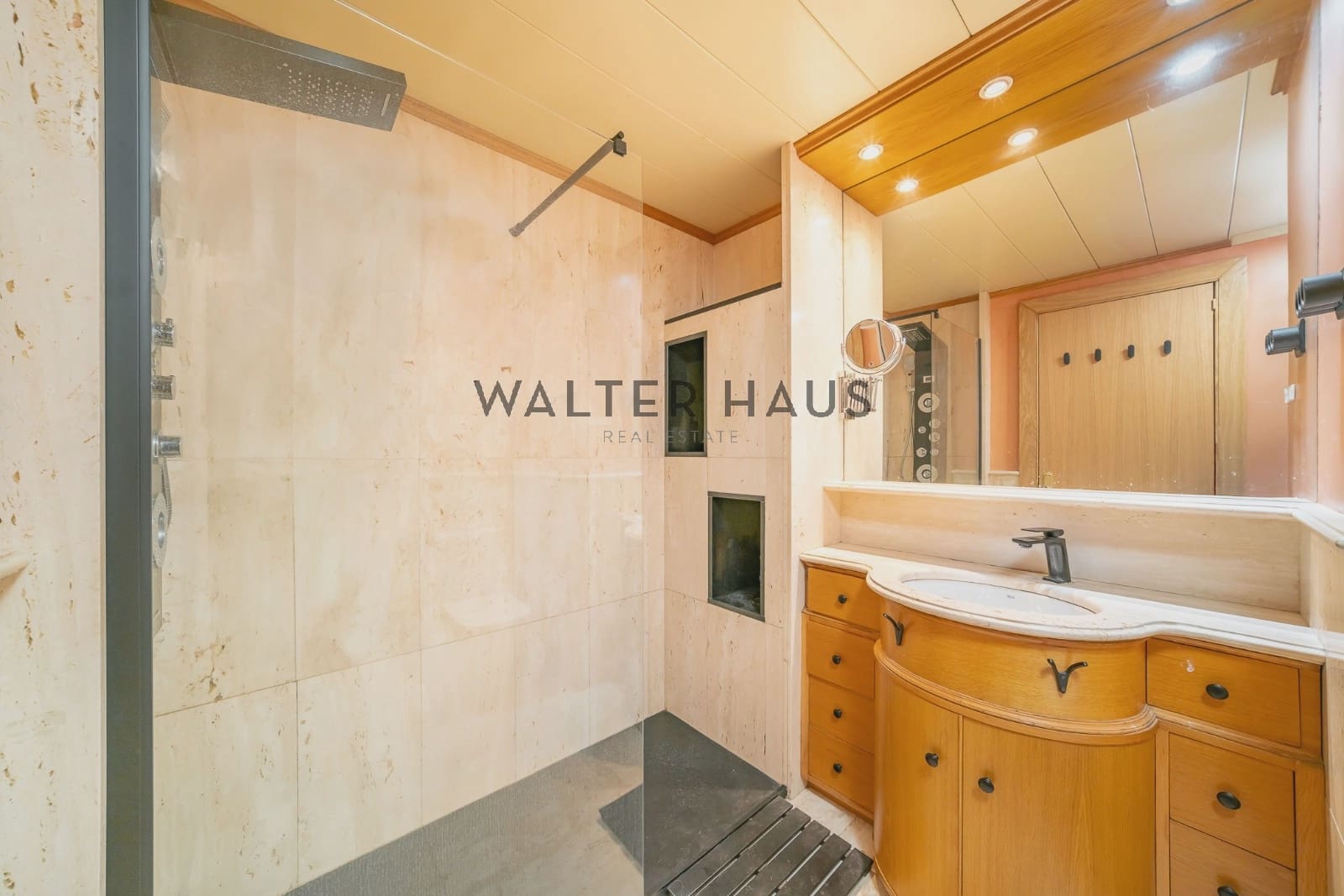 4 soveværelse Lejlighed til salg i Barcelona by - € 795.000 (Ref: 9142467)