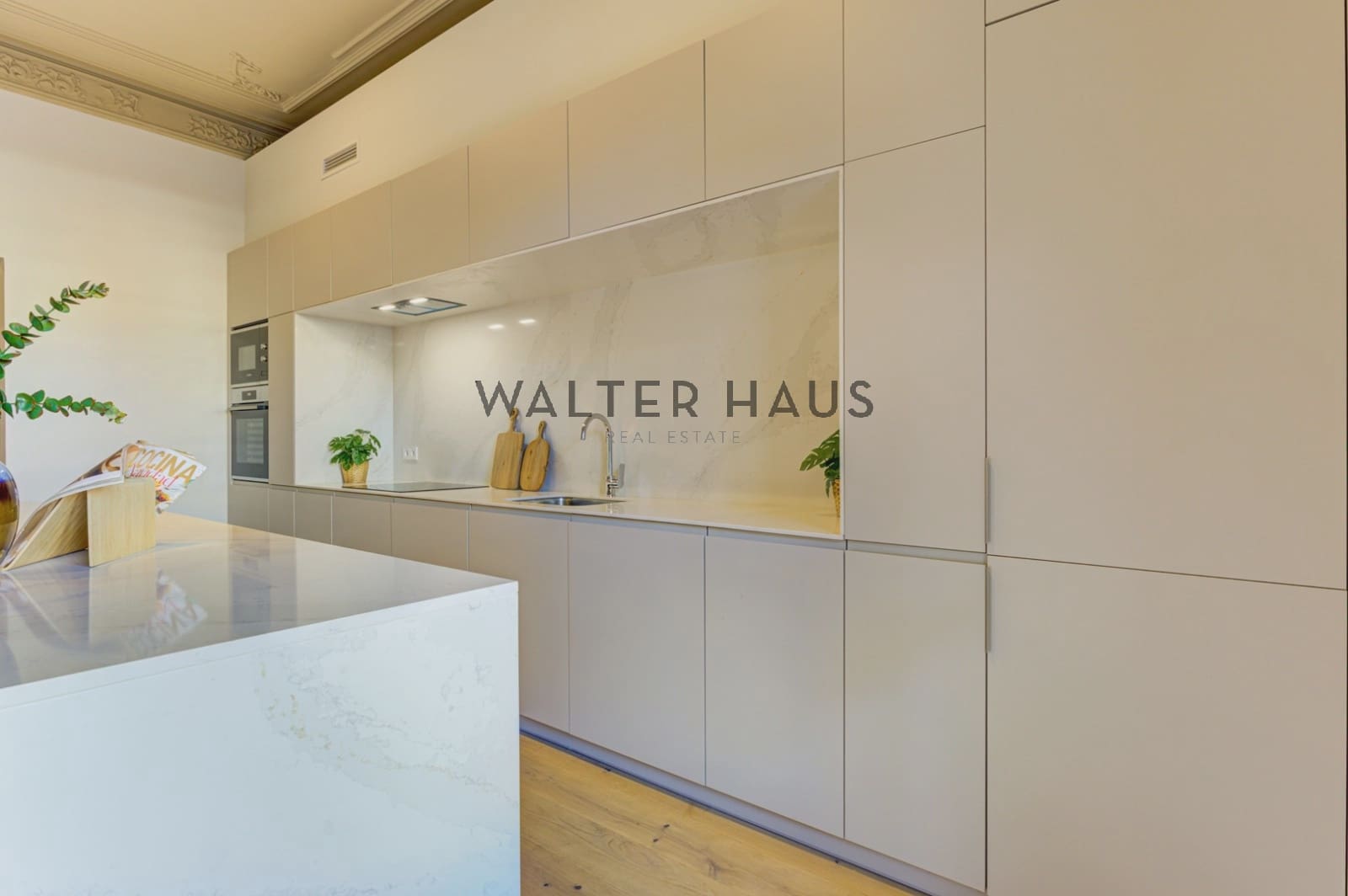 4 bedroom Flat for sale in Barcelona city - € 1,300,000 (Ref: 9160017)