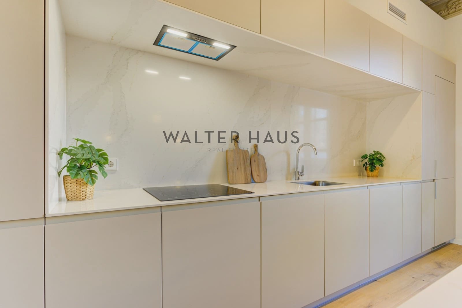 4 bedroom Flat for sale in Barcelona city - € 1,300,000 (Ref: 9160017)