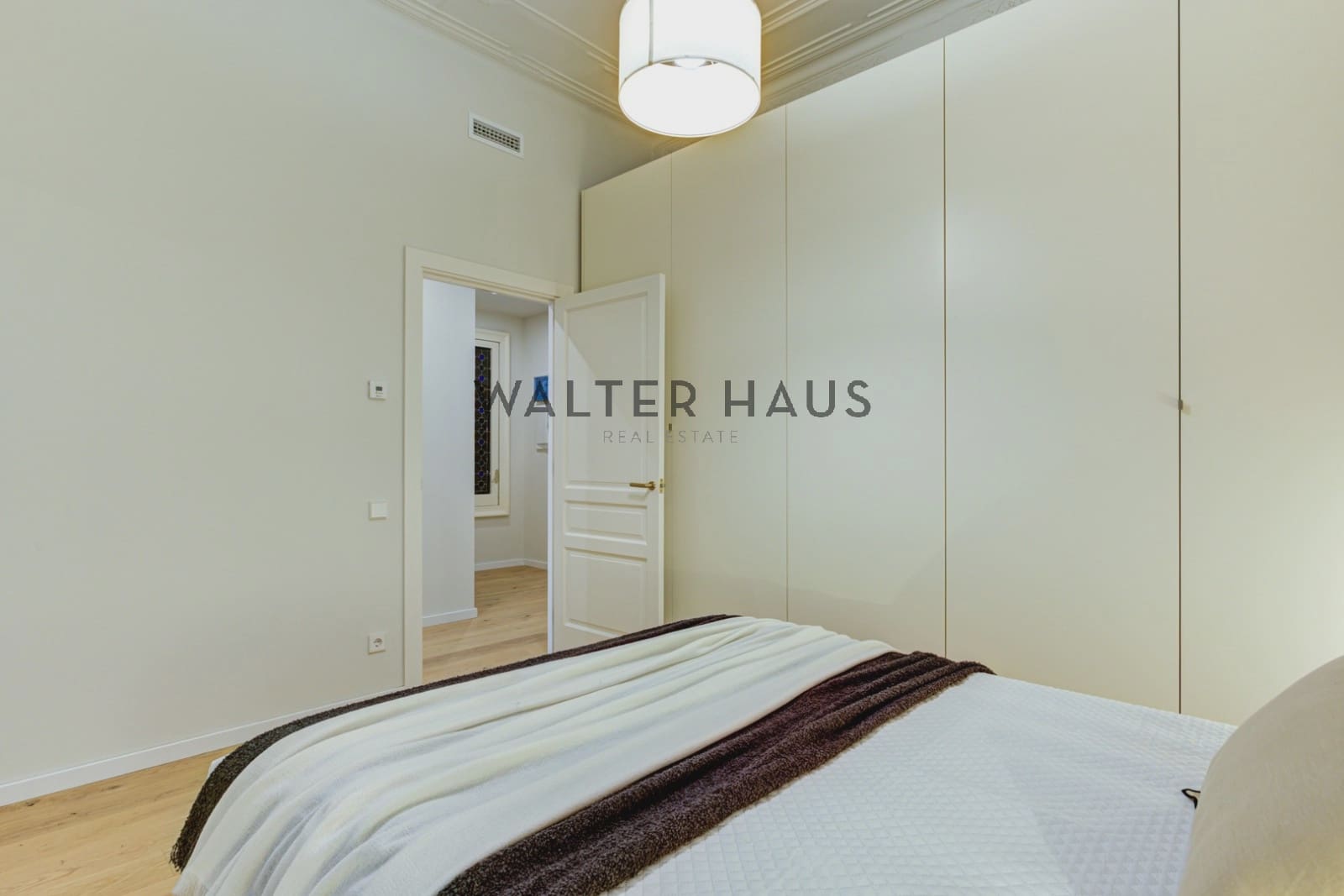 4 bedroom Flat for sale in Barcelona city - € 1,300,000 (Ref: 9160017)