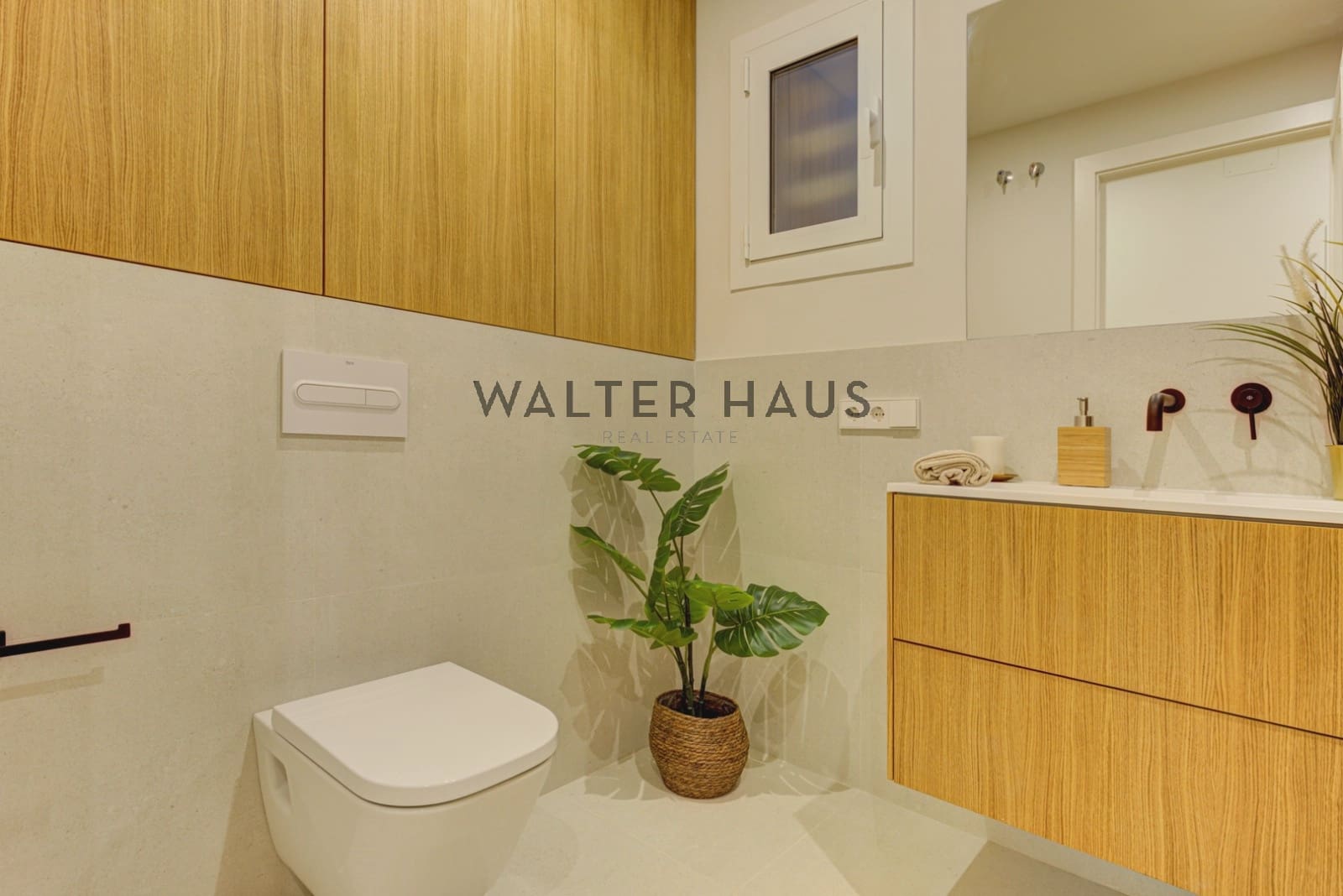 4 bedroom Flat for sale in Barcelona city - € 1,300,000 (Ref: 9160017)