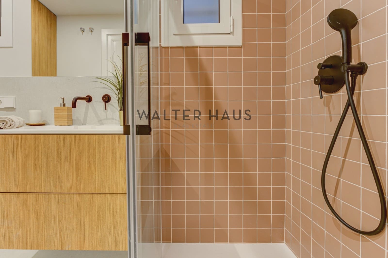 4 bedroom Flat for sale in Barcelona city - € 1,300,000 (Ref: 9160017)