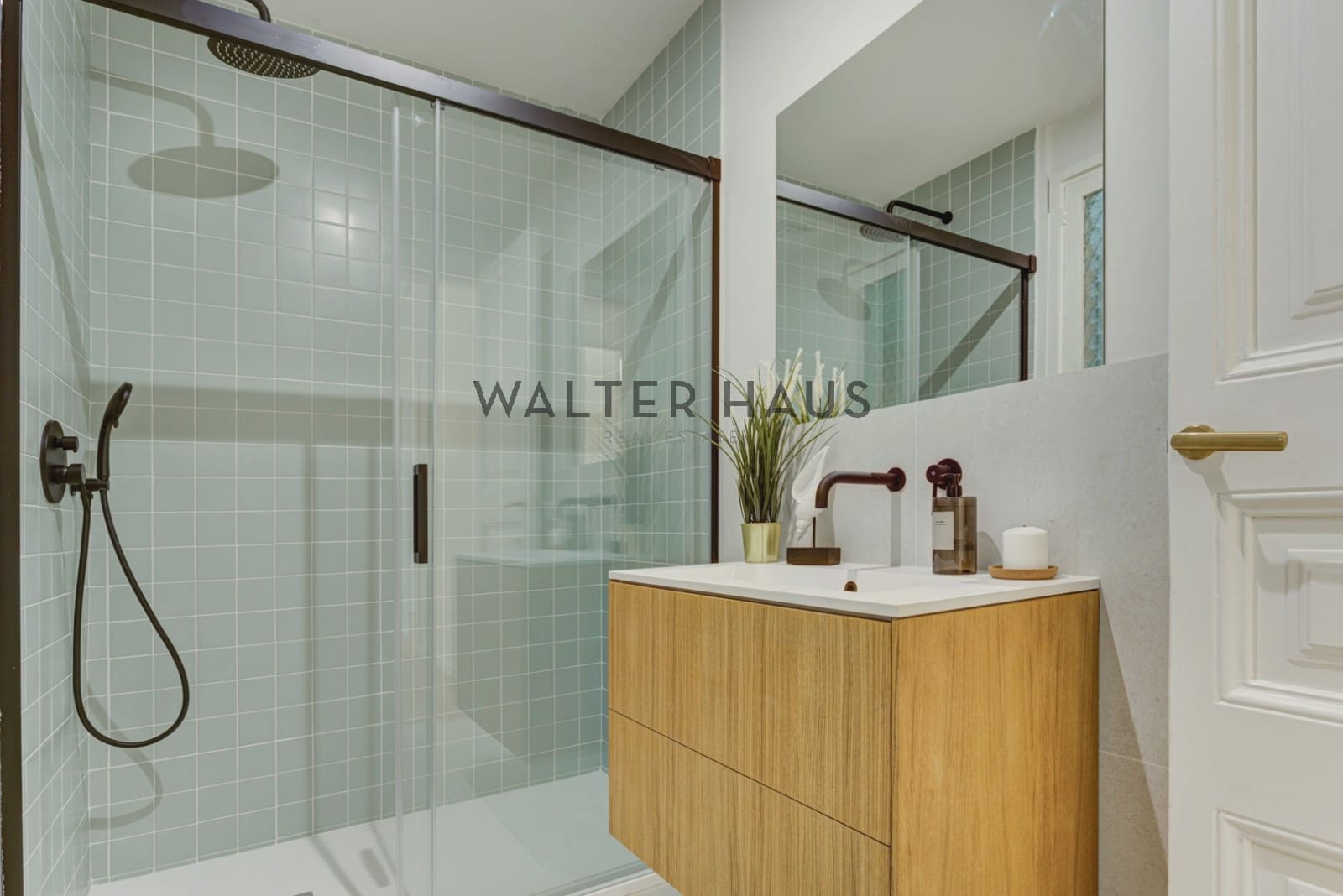 4 bedroom Flat for sale in Barcelona city - € 1,300,000 (Ref: 9160017)