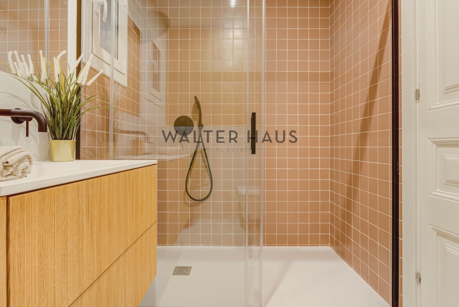 4 bedroom Flat for sale in Barcelona city - € 1,300,000 (Ref: 9160017)