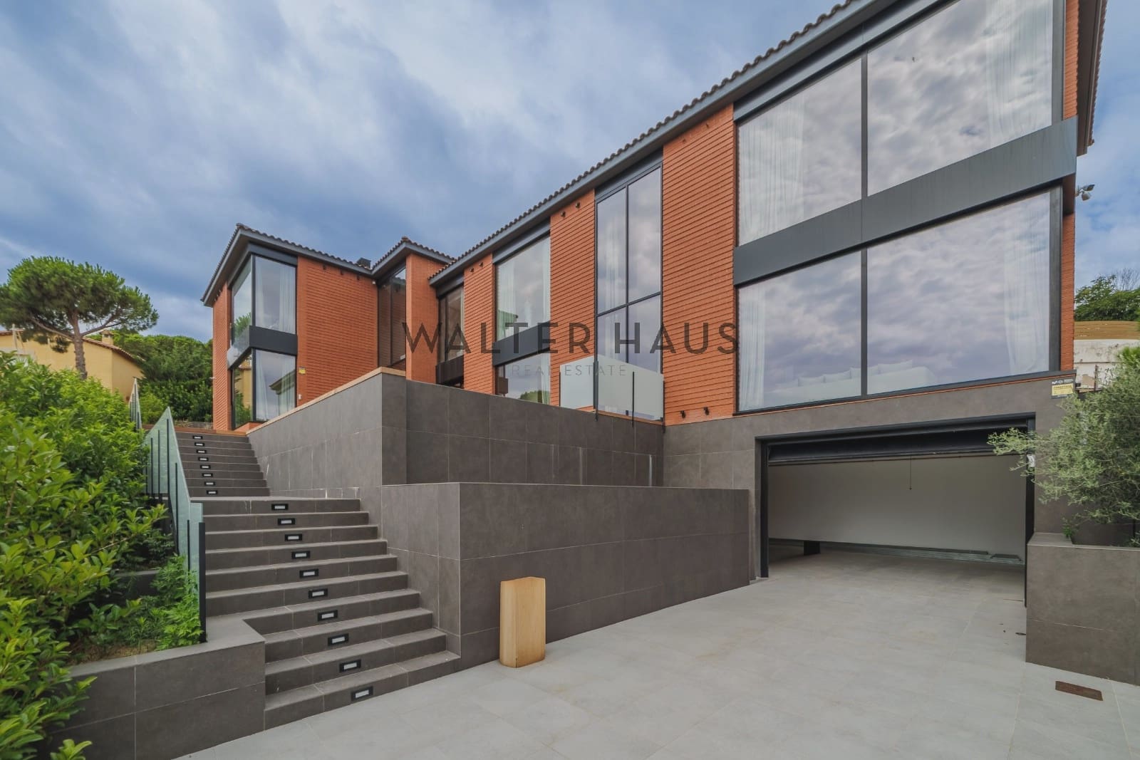 6 bedroom Villa for sale in Sant Feliu de Guixols - € 2,200,000 (Ref: 9160347)