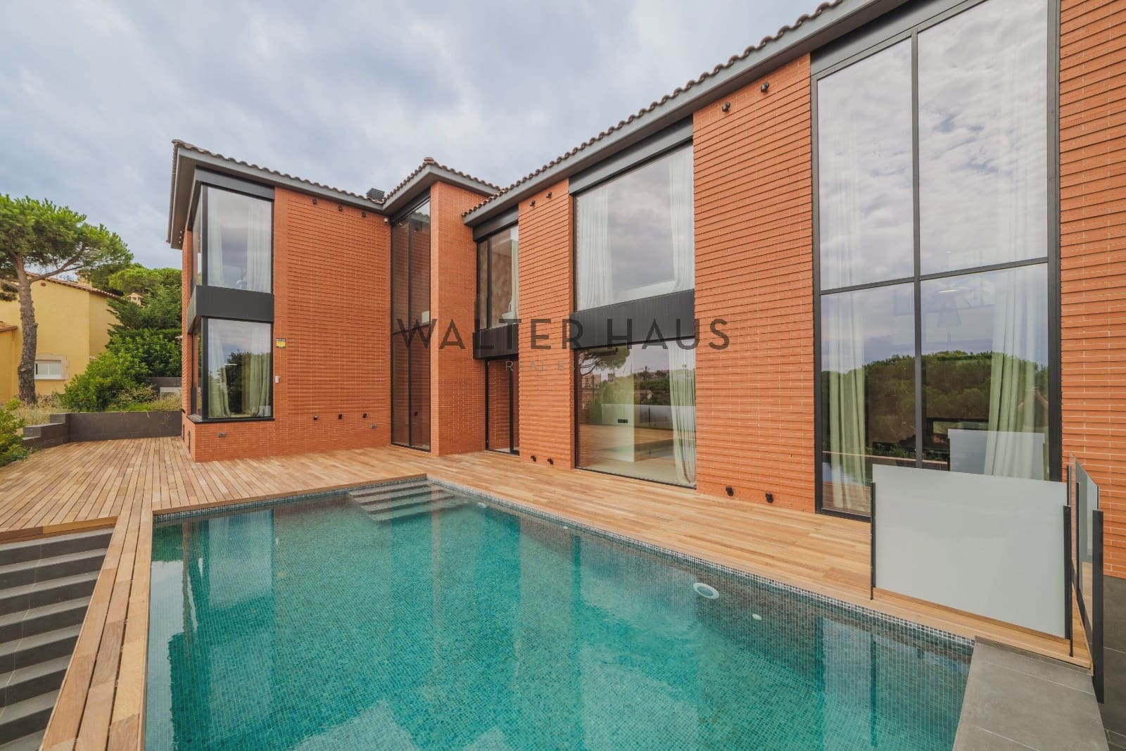 6 bedroom Villa for sale in Sant Feliu de Guixols - € 2,200,000 (Ref: 9160347)