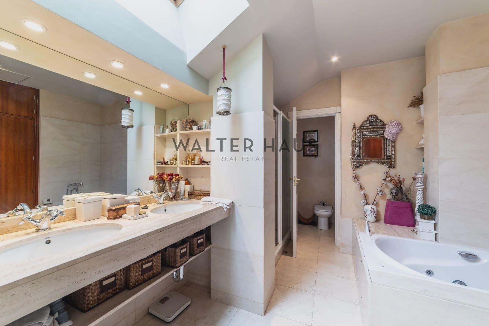 Commercial for sale in Madrid city with pool - € 6,200,000 (Ref: 9164846)