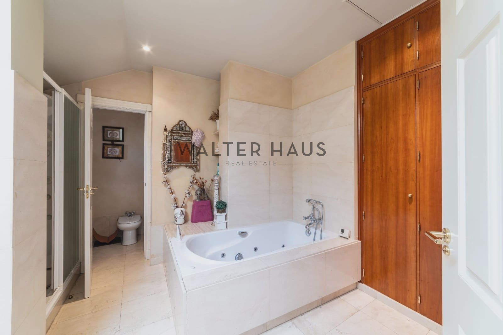 Commercial for sale in Madrid city with pool - € 6,200,000 (Ref: 9164846)