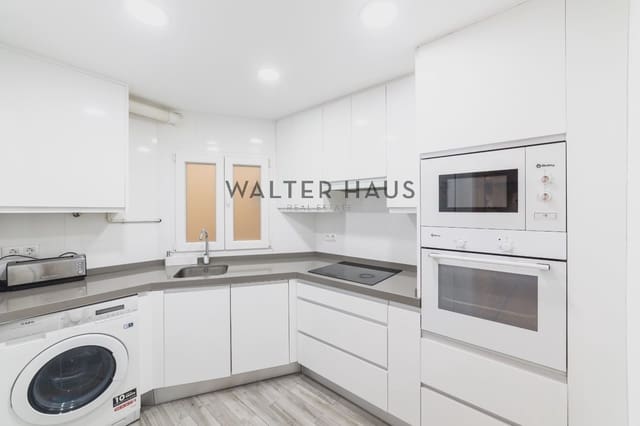 2 bedroom Flat for sale in Fuente del Berro, Madrid city - € 595,000 (Ref: 9202049)