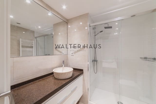 2 bedroom Flat for sale in Fuente del Berro, Madrid city - € 595,000 (Ref: 9202049)