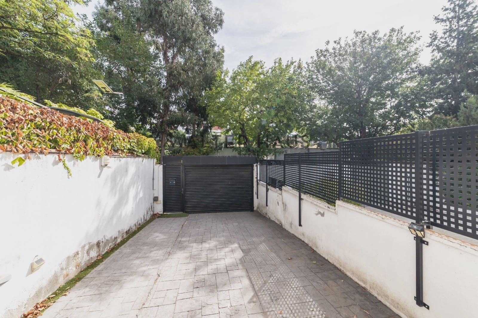 3 slaapkamer Villa te koop in Madrid stad met zwembad - € 1.290.000 (Ref: 9203339)