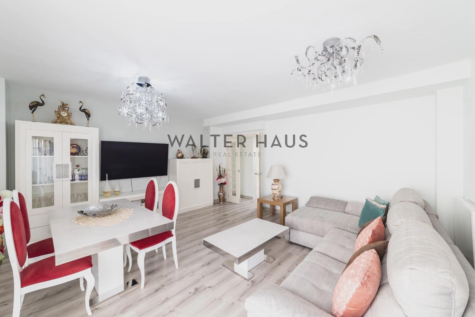 4 slaapkamer Villa te koop in Torrejon de Ardoz met zwembad - € 815.000 (Ref: 9207981)