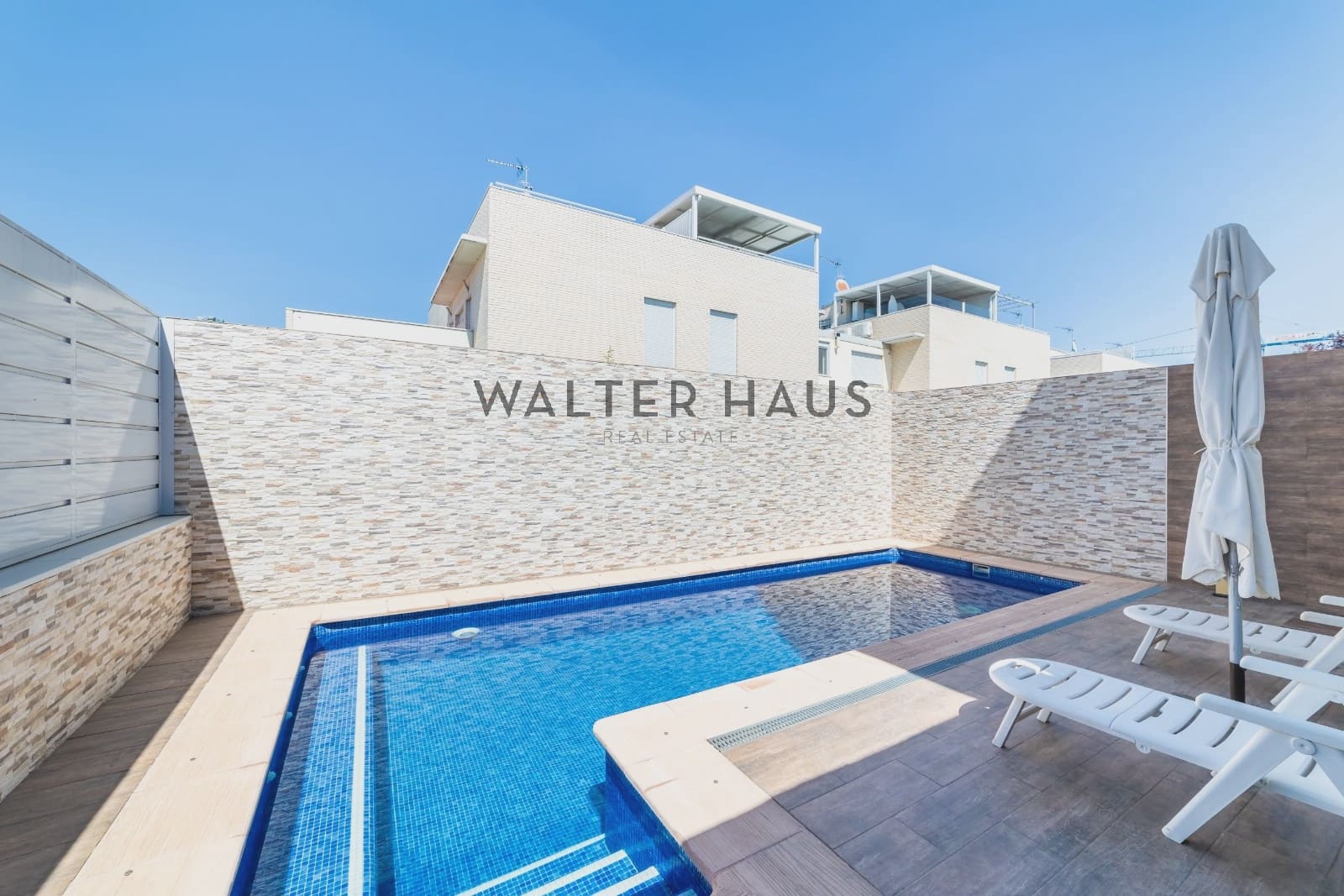 4 slaapkamer Villa te koop in Torrejon de Ardoz met zwembad - € 815.000 (Ref: 9207981)