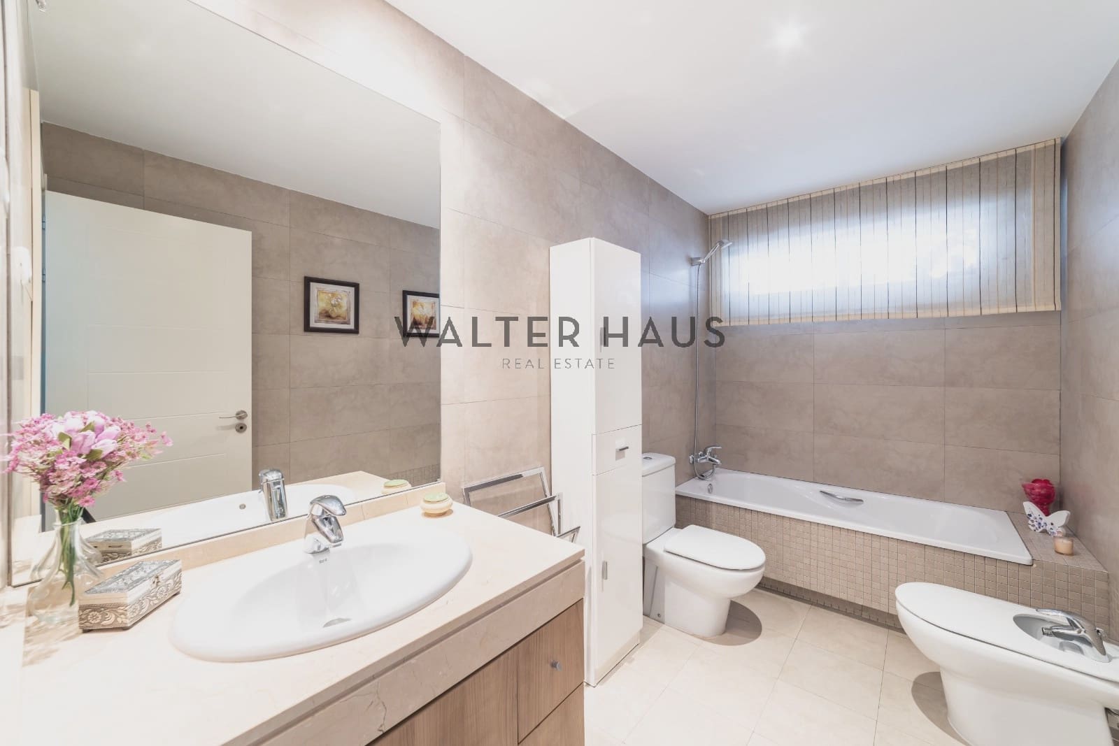 4 slaapkamer Villa te koop in Torrejon de Ardoz met zwembad - € 815.000 (Ref: 9207981)