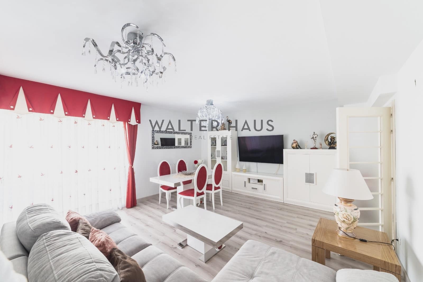 4 slaapkamer Villa te koop in Torrejon de Ardoz met zwembad - € 815.000 (Ref: 9207981)