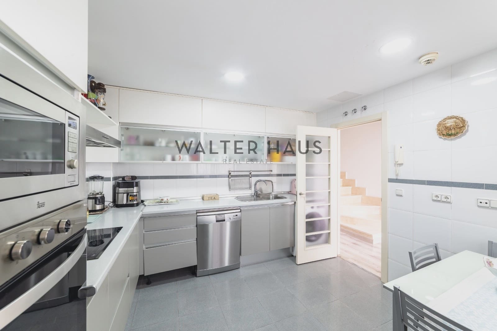 4 slaapkamer Villa te koop in Torrejon de Ardoz met zwembad - € 815.000 (Ref: 9207981)