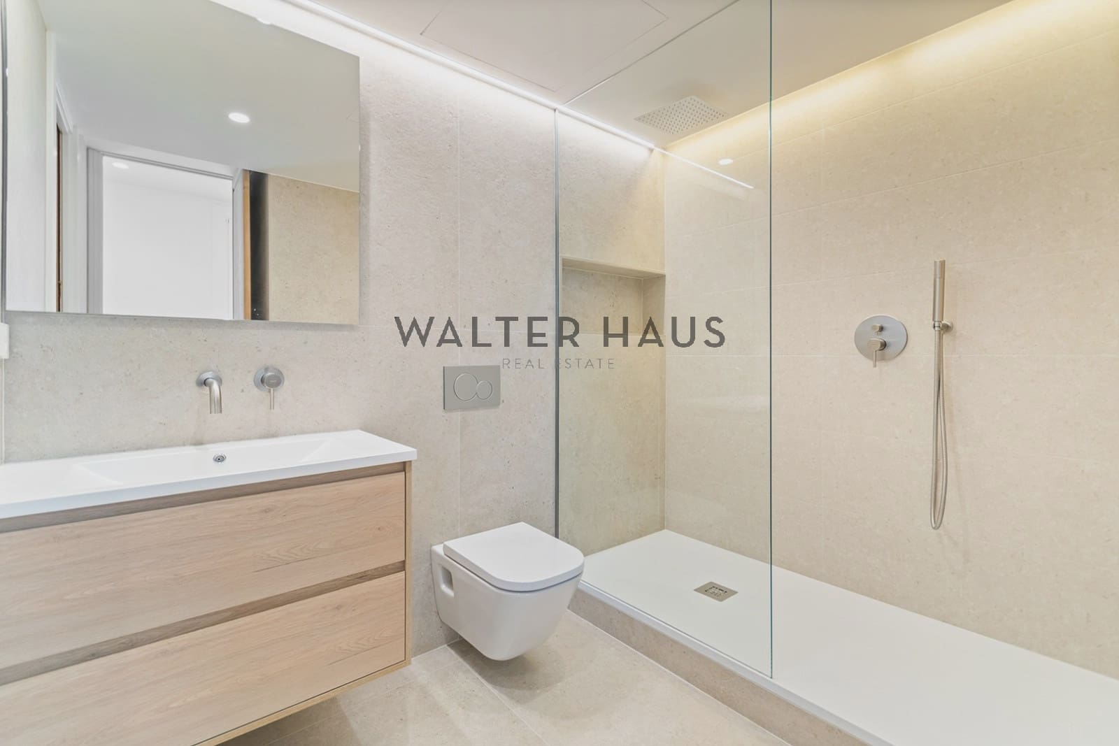 3 slaapkamer Flat te koop in Barcelona stad - € 1.297.000 (Ref: 9239334)