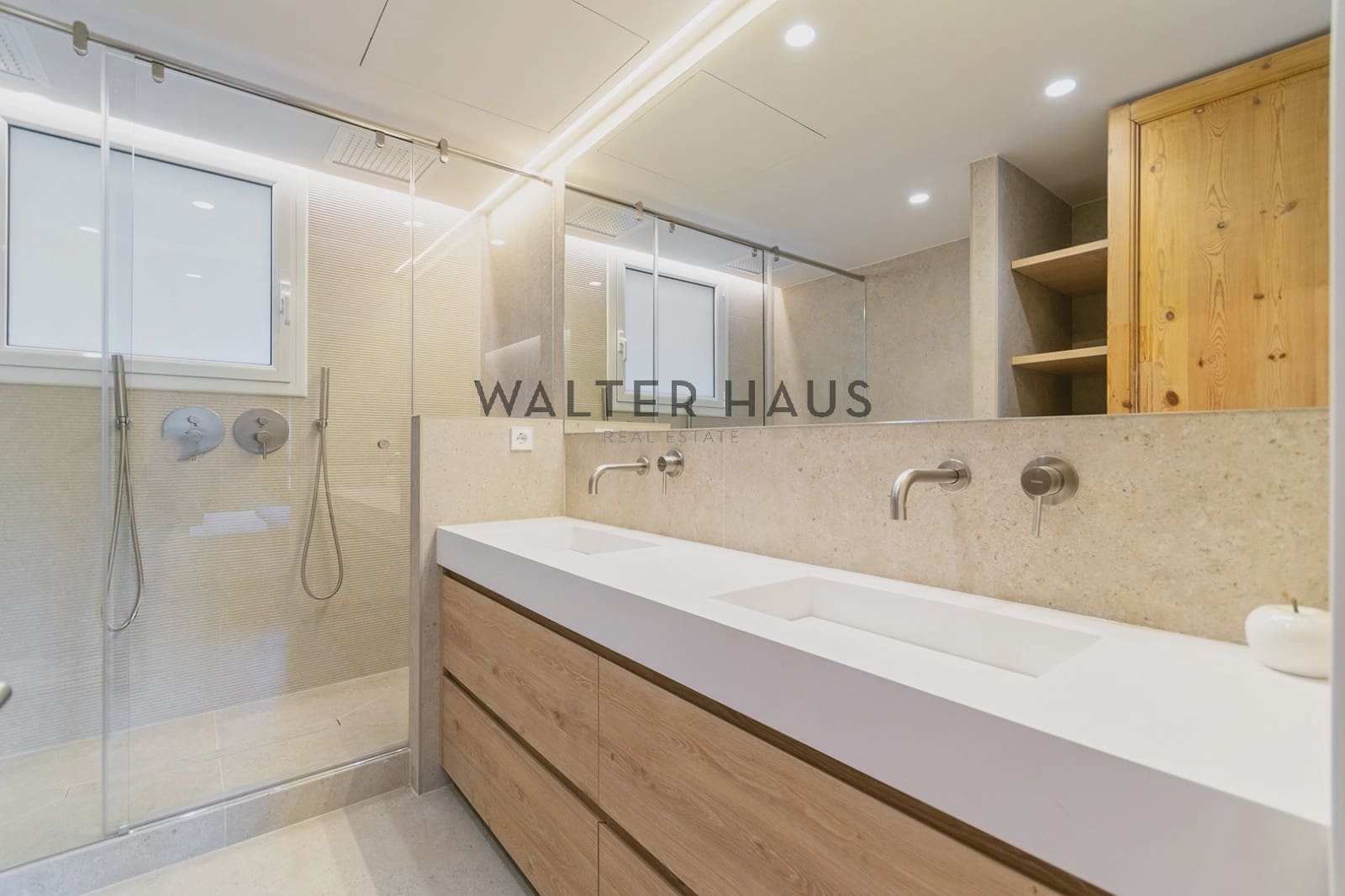 3 slaapkamer Flat te koop in Barcelona stad - € 1.297.000 (Ref: 9239334)