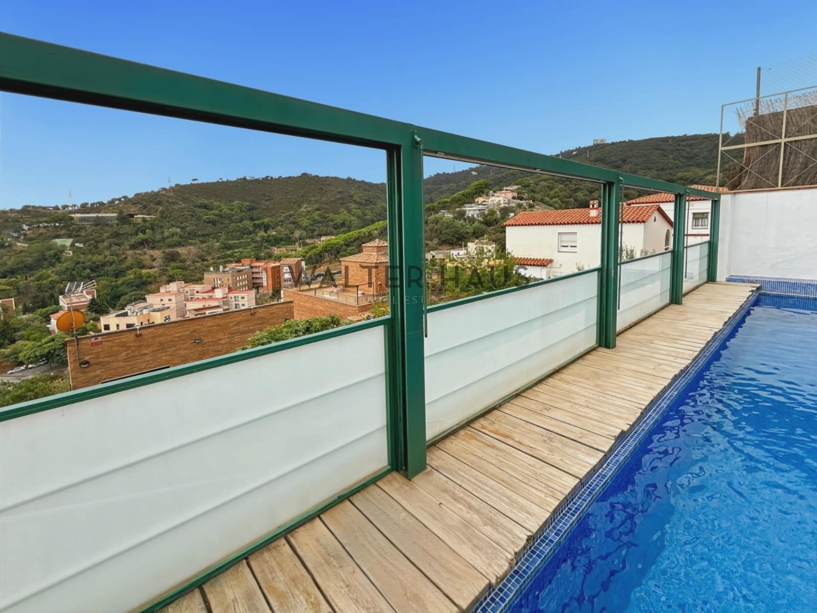 3 soveværelse Villa til leje i Barcelona by med swimmingpool - € 4.900 (Ref: 9263438)