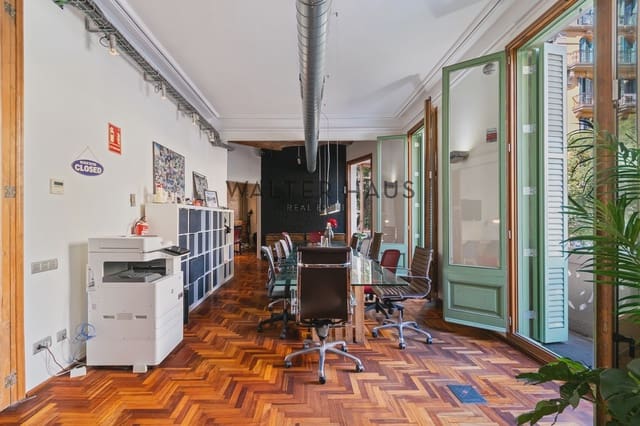 2 bedroom Flat for sale in L'Antiga Esquerra de L'Eixample, Barcelona city with pool - € 1,092,000 (Ref: 9267836)