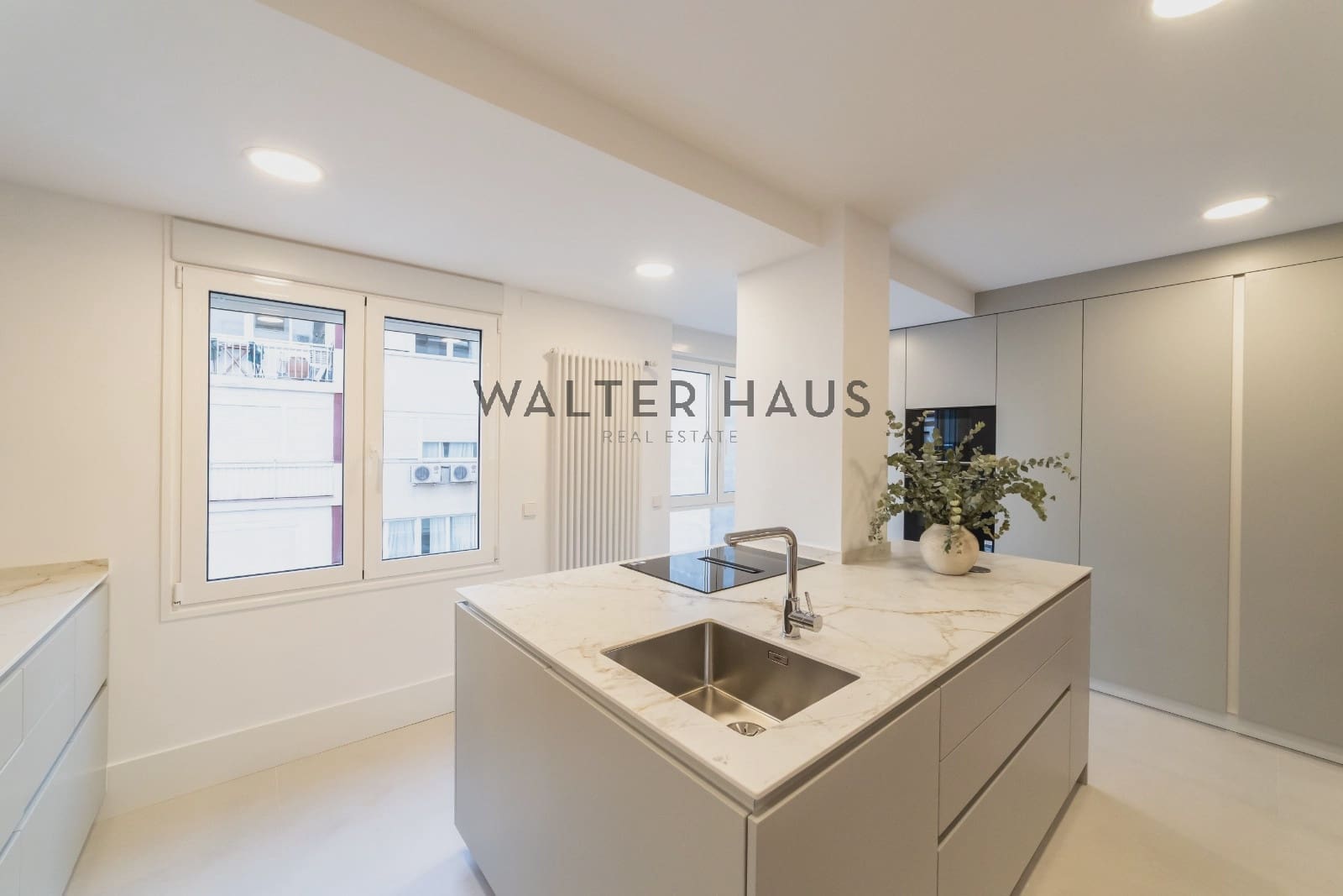 3 slaapkamer Flat te koop in Madrid stad met zwembad - € 3.100.000 (Ref: 9270602)