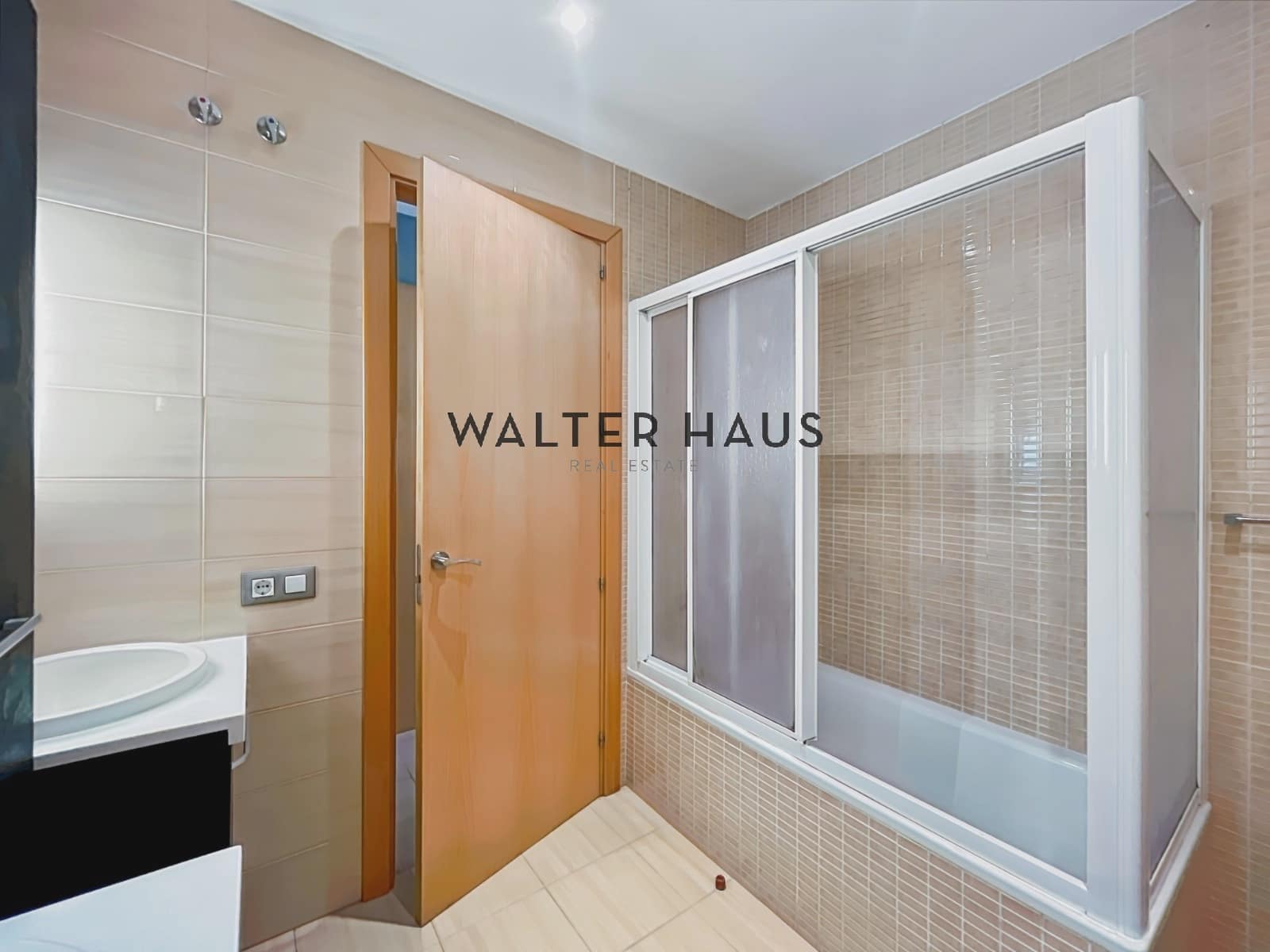 2 bedroom Flat for sale in Barcelona city with pool - € 550,000 (Ref: 9278507)