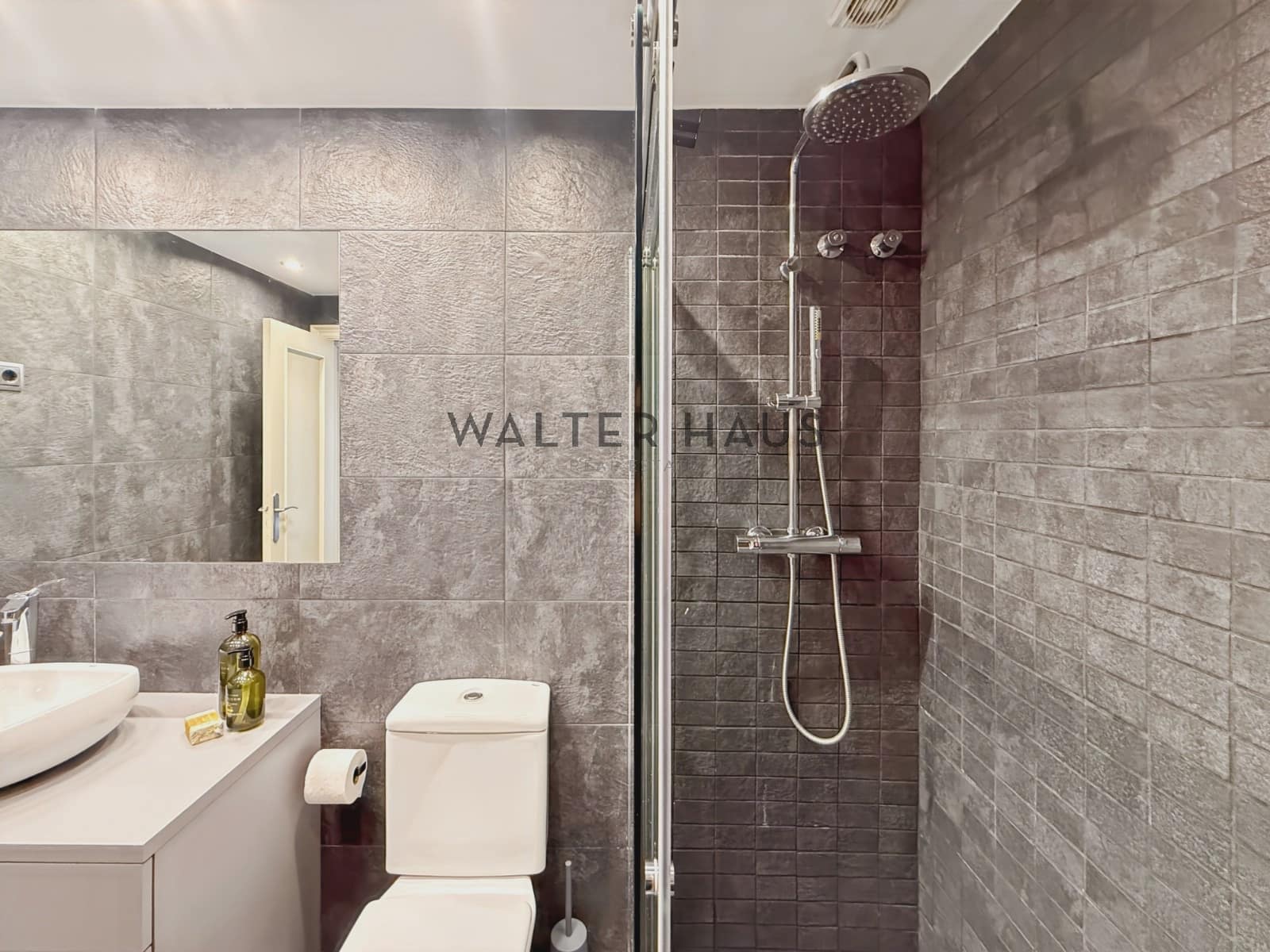 Villa/Maison de 4 chambres à louer à Barcelone ville - 3 400 € (Ref: 9293793)