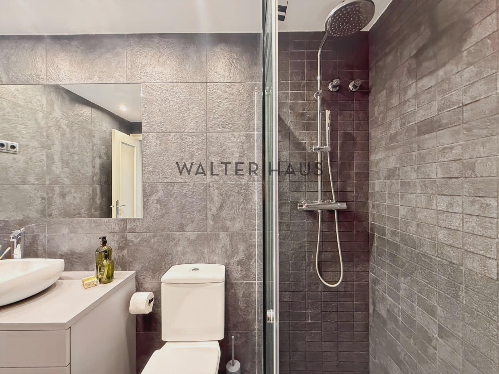 Villa/Maison de 4 chambres à louer à Barcelone ville - 3 400 € (Ref: 9293793)