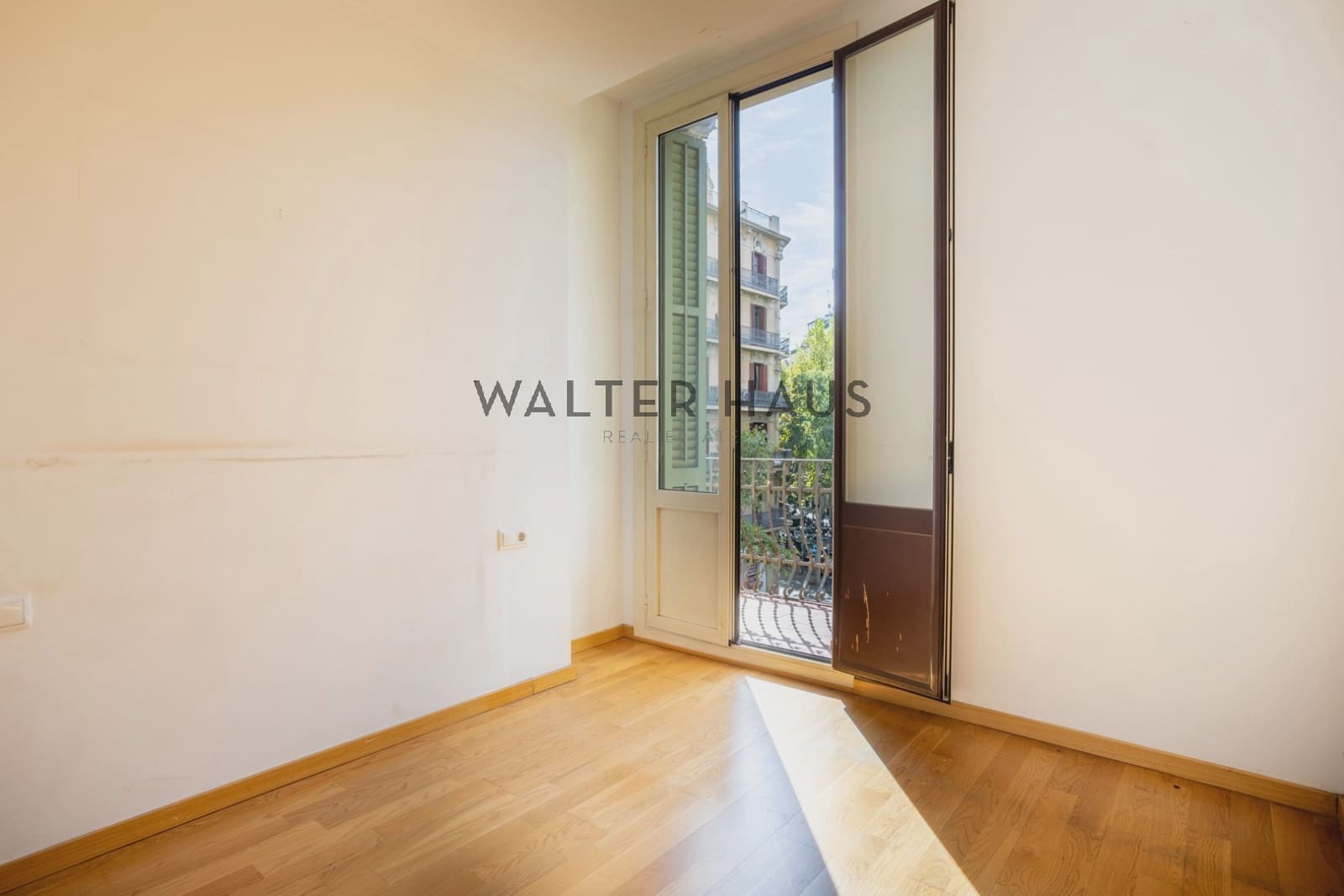 2 bedroom Flat for sale in Barcelona city - € 570,000 (Ref: 9296420)