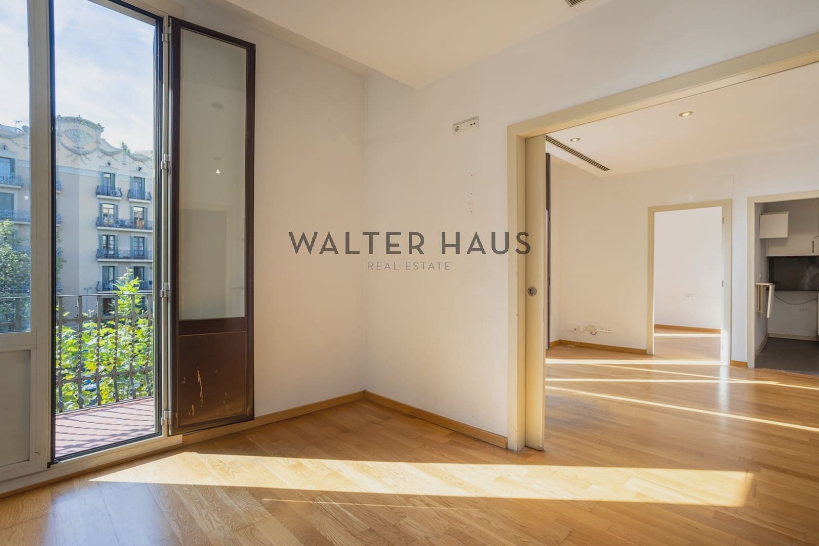 2 bedroom Flat for sale in Barcelona city - € 570,000 (Ref: 9296420)