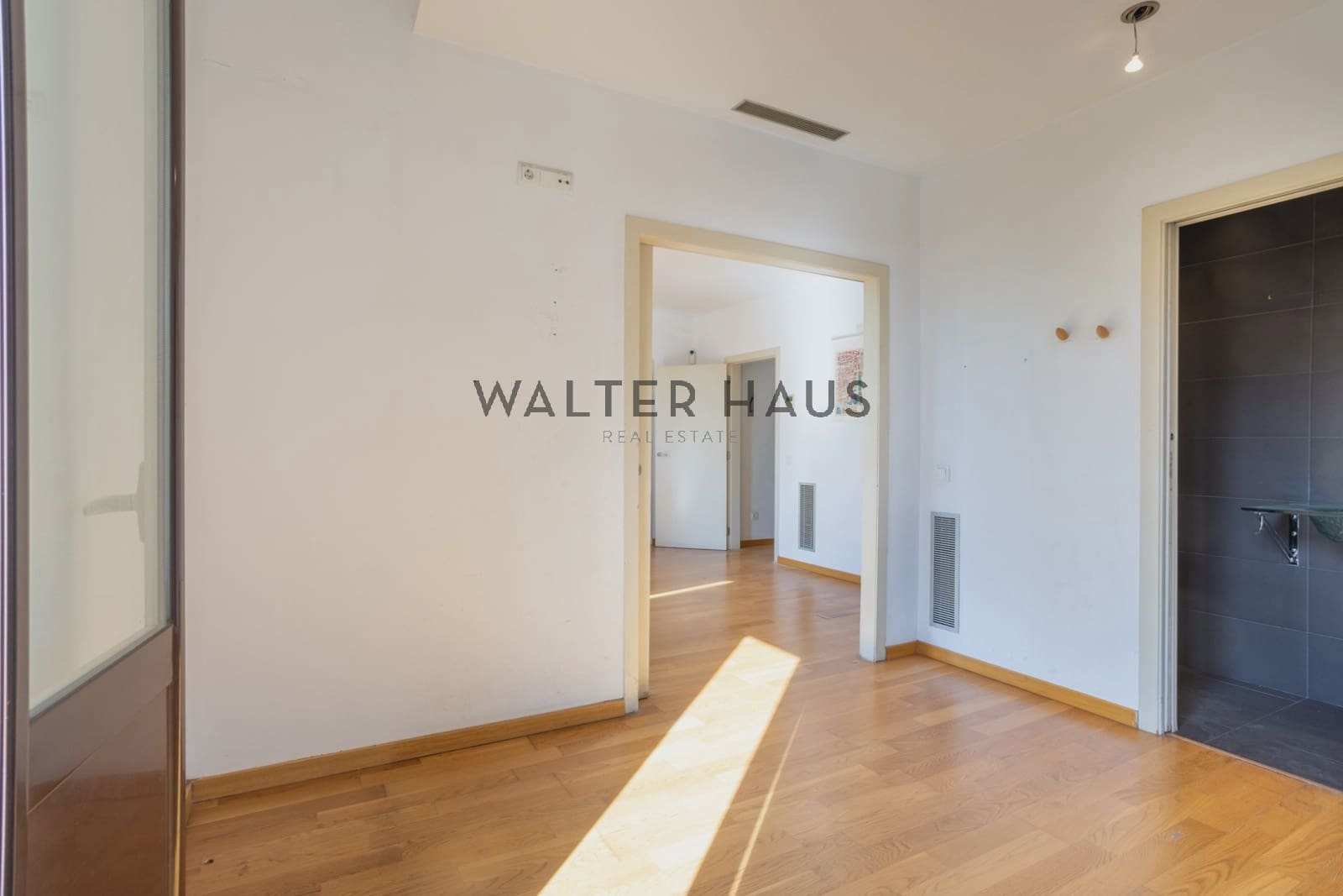 2 bedroom Flat for sale in Barcelona city - € 570,000 (Ref: 9296420)