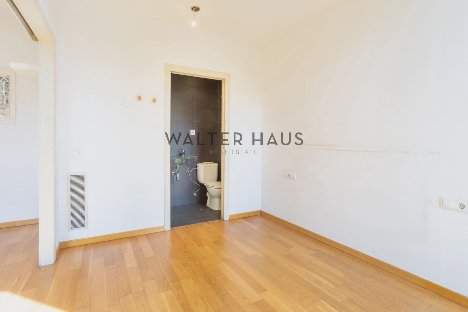 2 bedroom Flat for sale in Barcelona city - € 570,000 (Ref: 9296420)