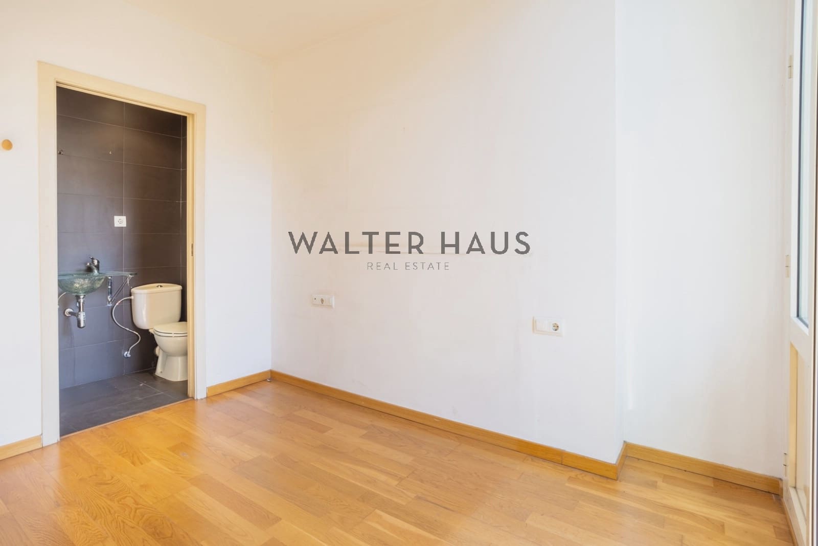 2 bedroom Flat for sale in Barcelona city - € 570,000 (Ref: 9296420)