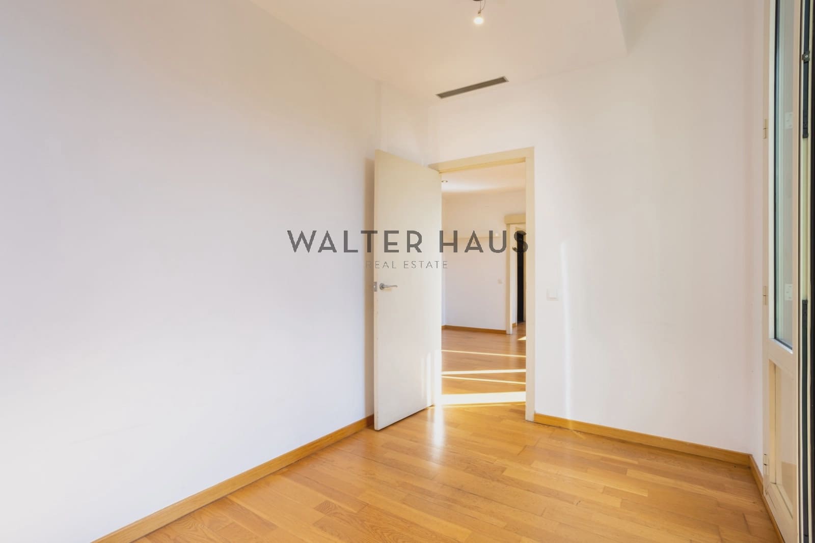 2 bedroom Flat for sale in Barcelona city - € 570,000 (Ref: 9296420)