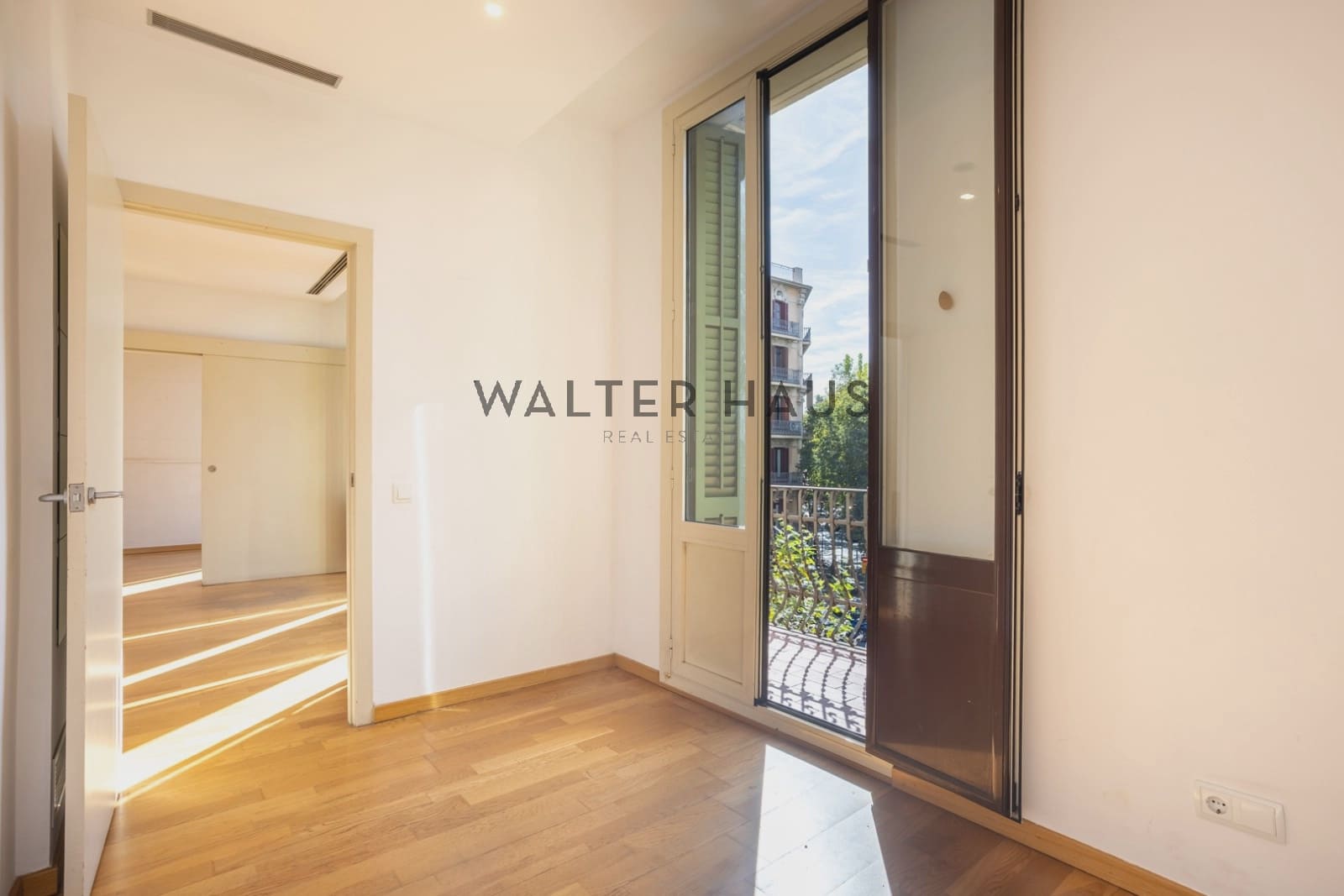 2 bedroom Flat for sale in Barcelona city - € 570,000 (Ref: 9296420)