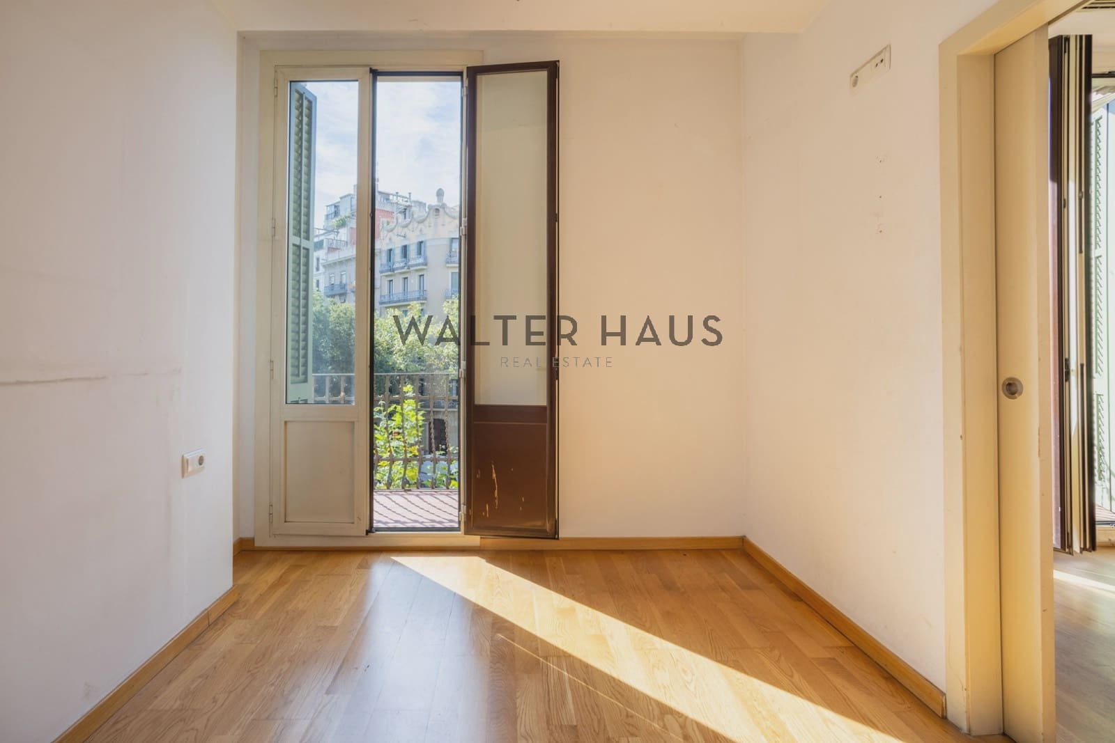 2 bedroom Flat for sale in Barcelona city - € 570,000 (Ref: 9296420)