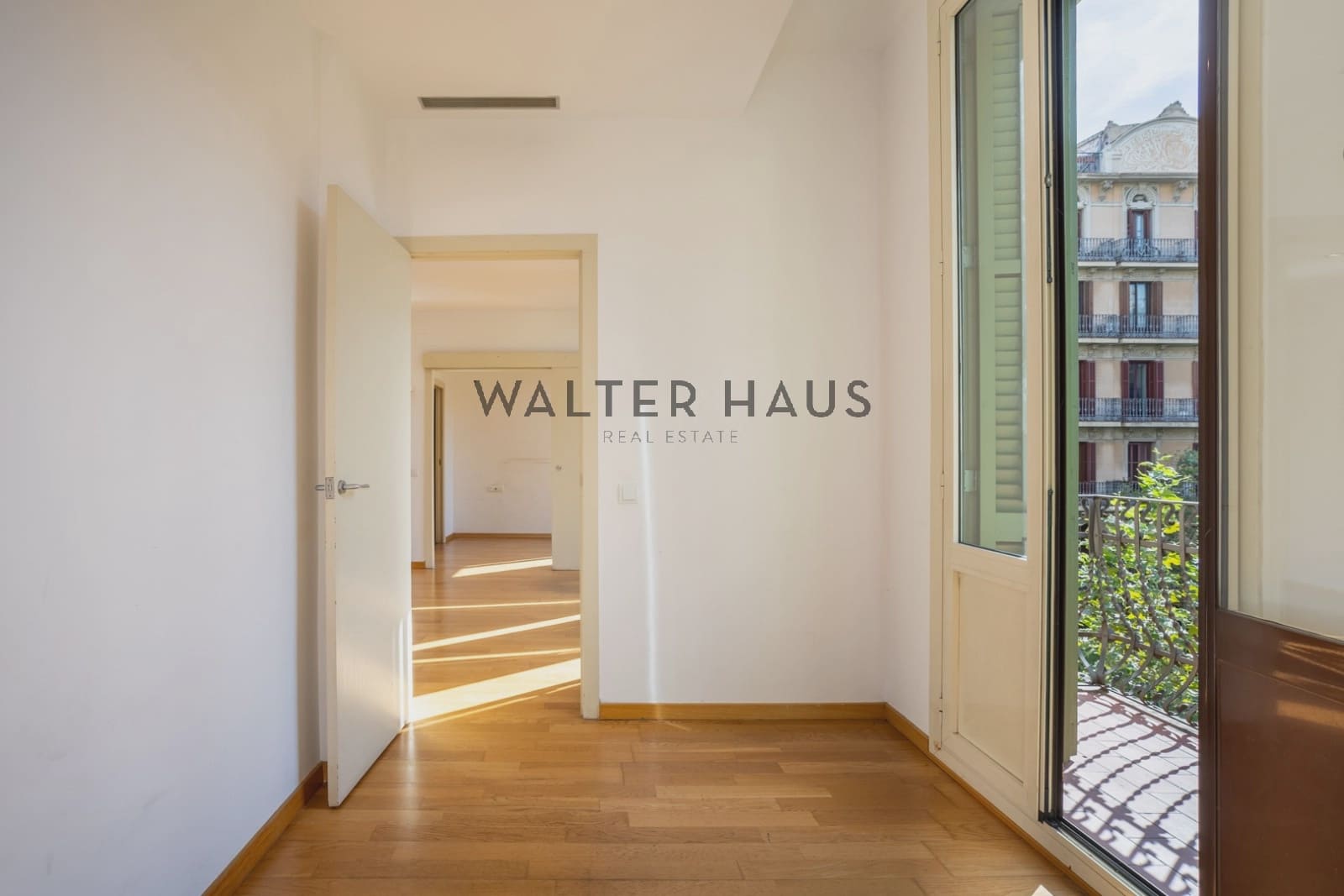 2 bedroom Flat for sale in Barcelona city - € 570,000 (Ref: 9296420)