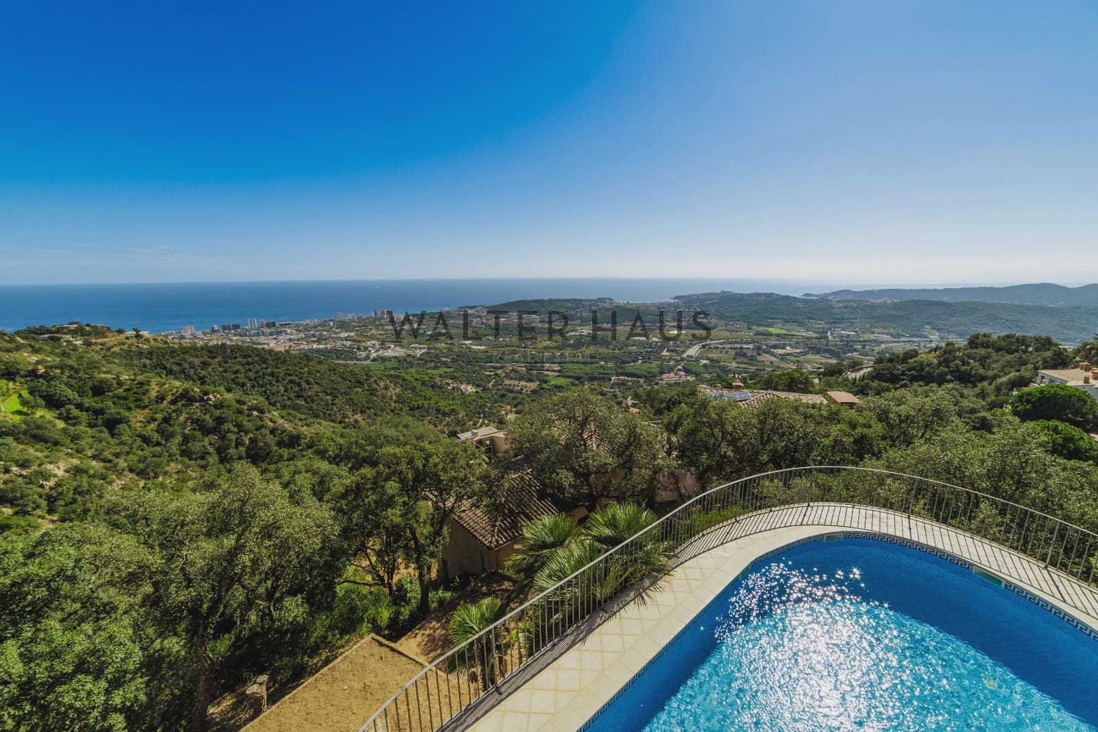 4 bedroom Flat for sale in Platja d'Aro with pool - € 1,295,000 (Ref: 9297945)