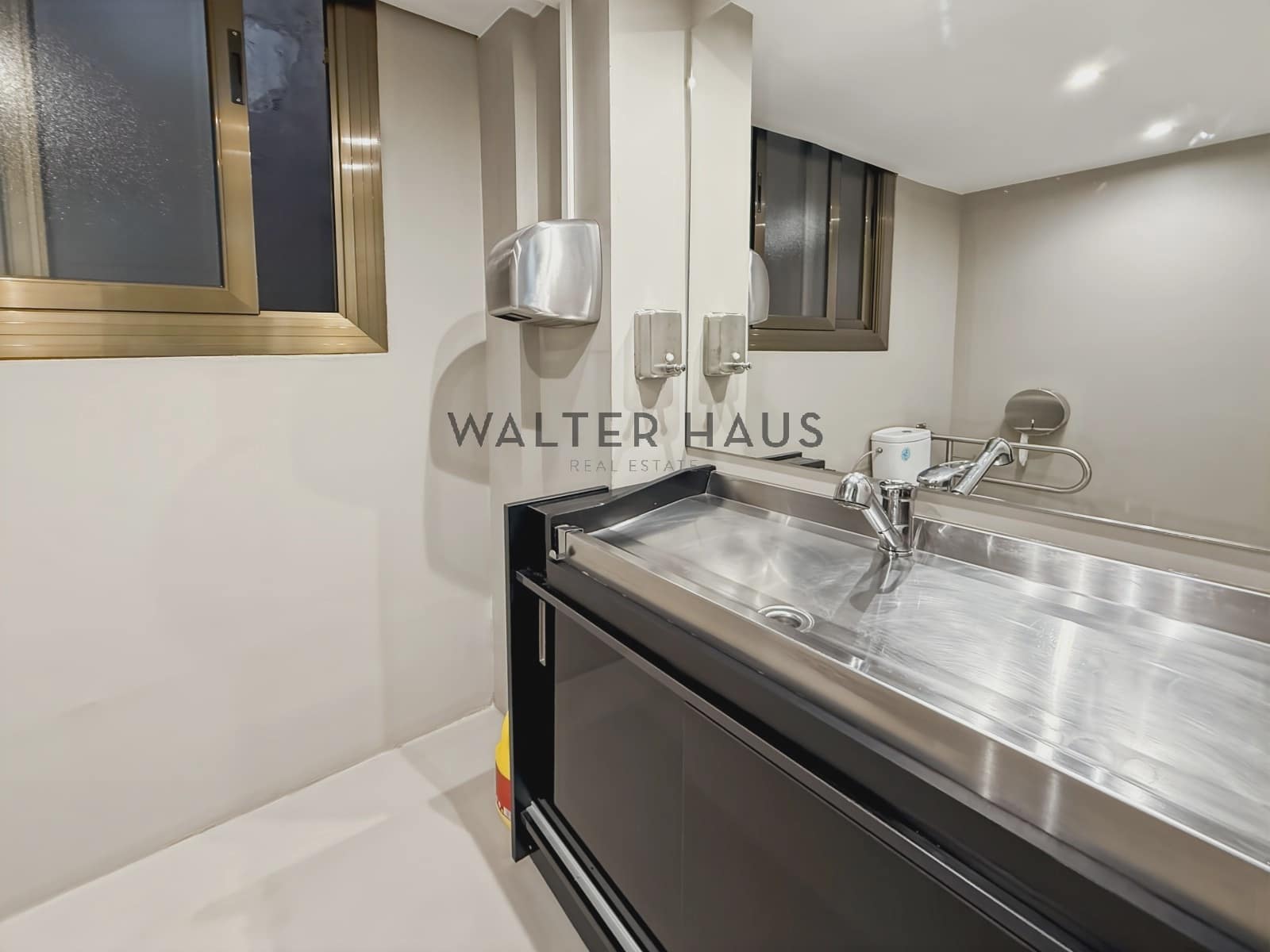 Erhverv til leje i Barcelona by - € 3.800 (Ref: 9301806)