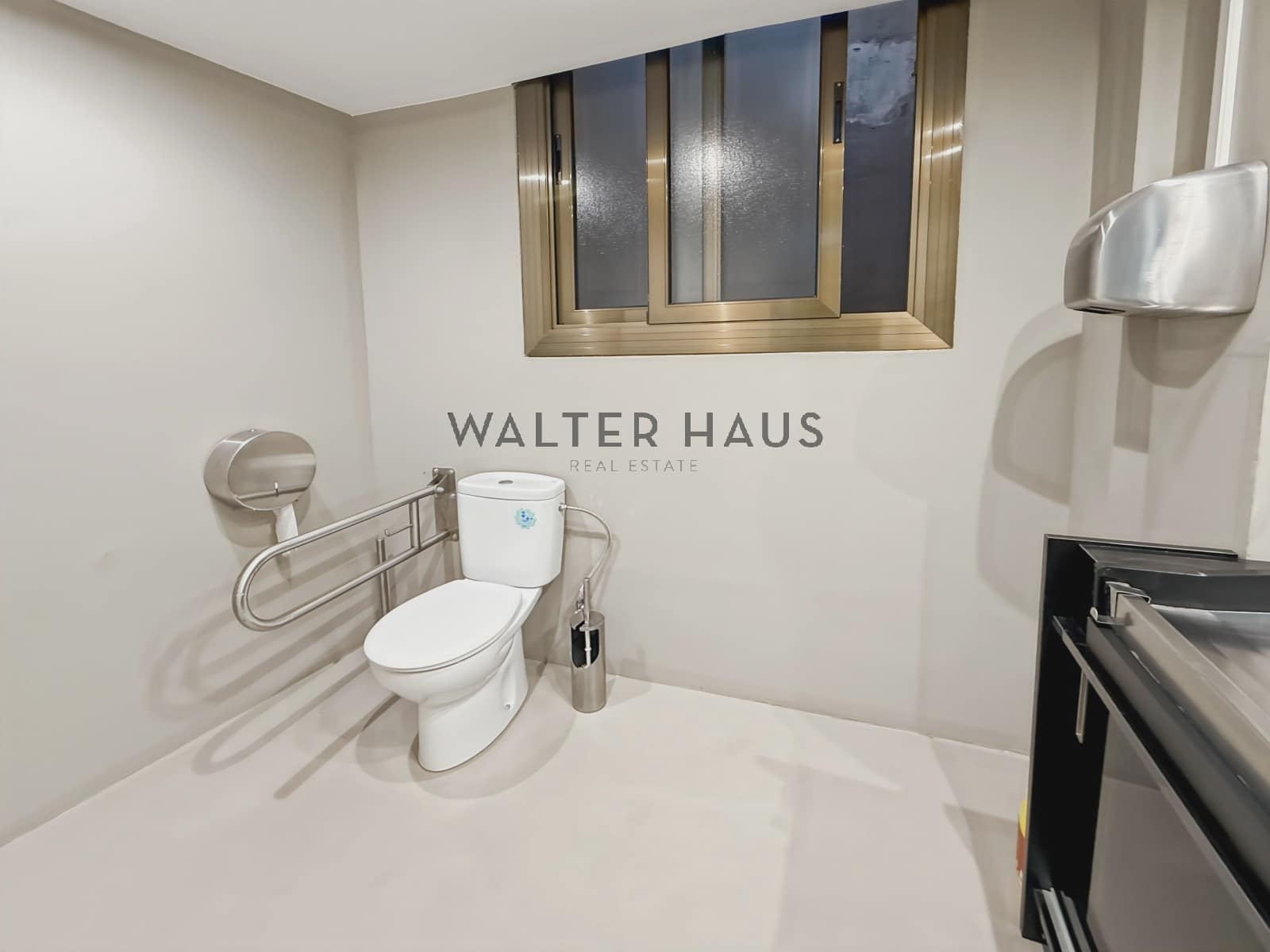 Erhverv til leje i Barcelona by - € 3.800 (Ref: 9301806)