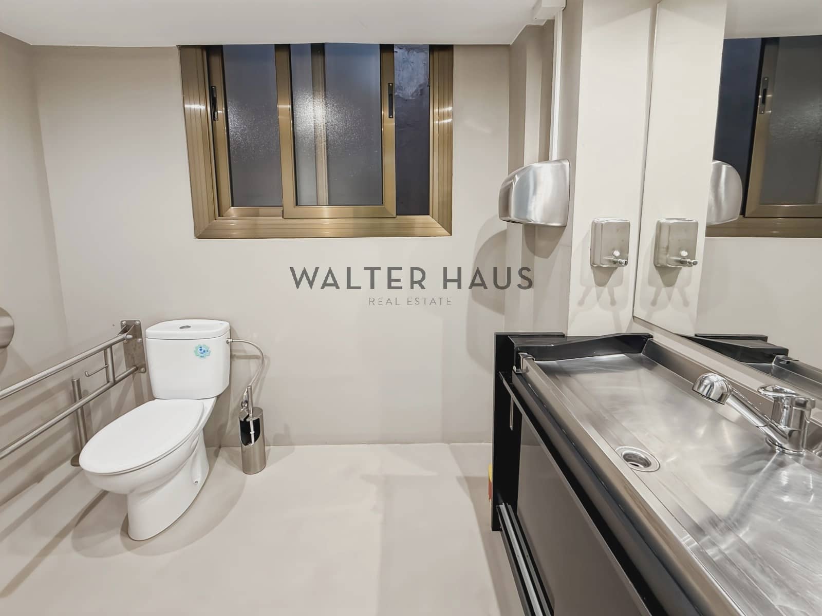 Erhverv til leje i Barcelona by - € 3.800 (Ref: 9301806)