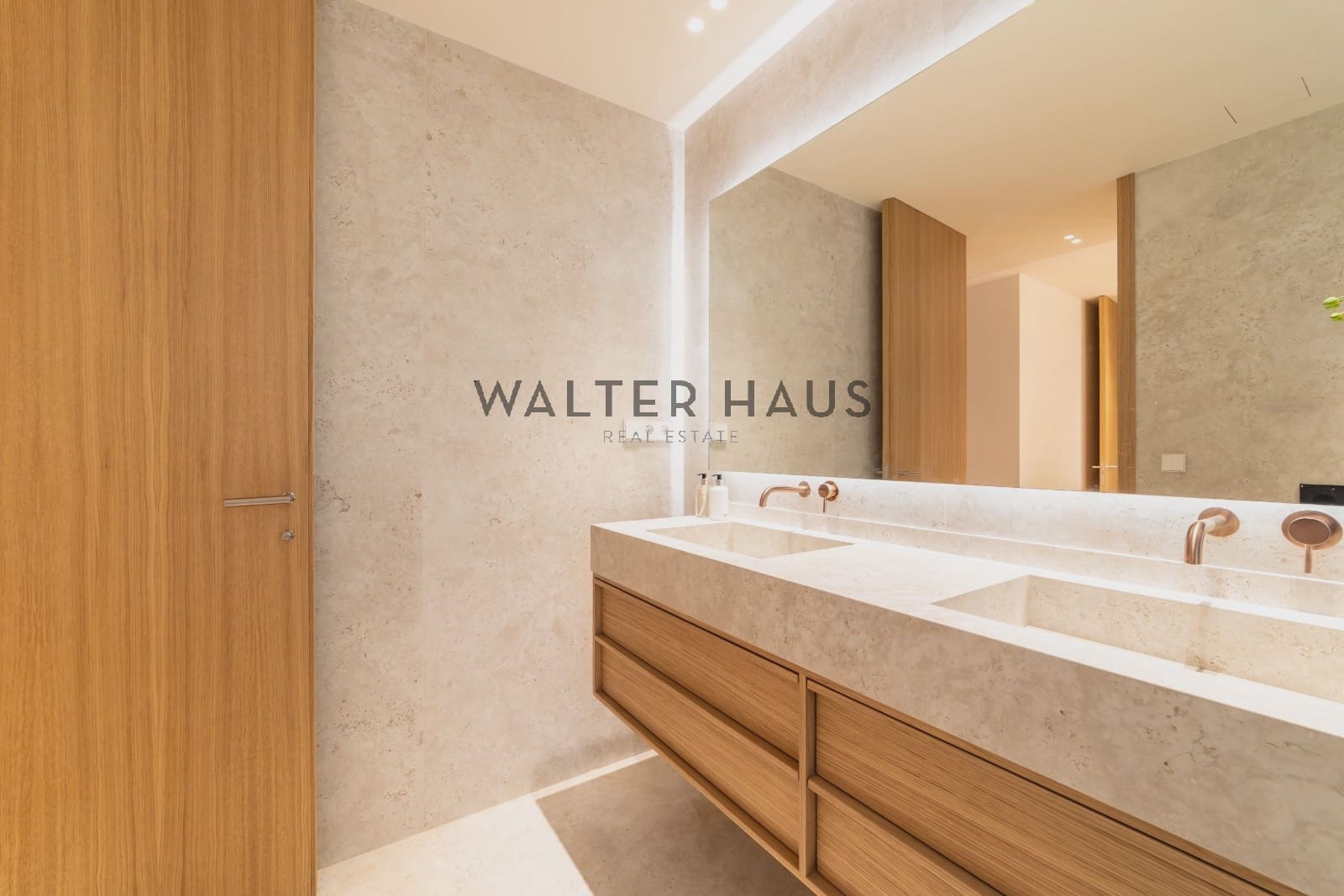 3 bedroom Flat for sale in Madrid city - € 1,430,000 (Ref: 9309377)