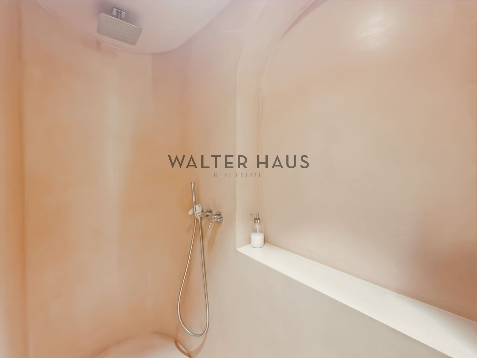 3 soveværelse Lejlighed til leje i Barcelona by - € 6.500 (Ref: 9329876)