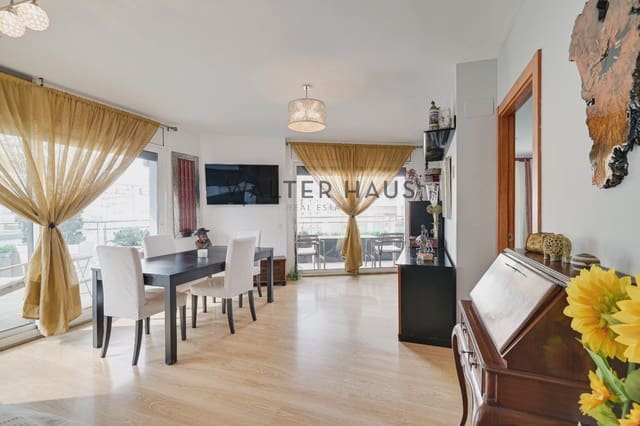 3 bedroom Flat for sale in Barcelona city with pool - € 720,000 (Ref: 9335637)