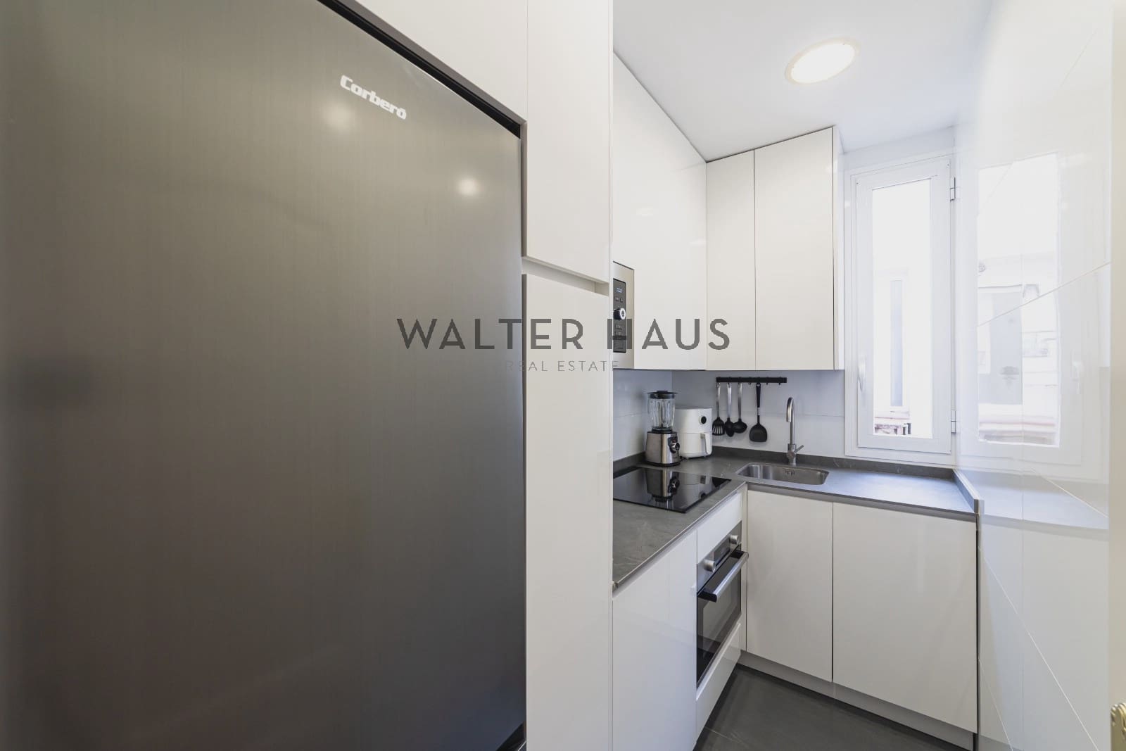 2 soveværelse Lejlighed til salg i Madrid by - € 800.000 (Ref: 9337057)